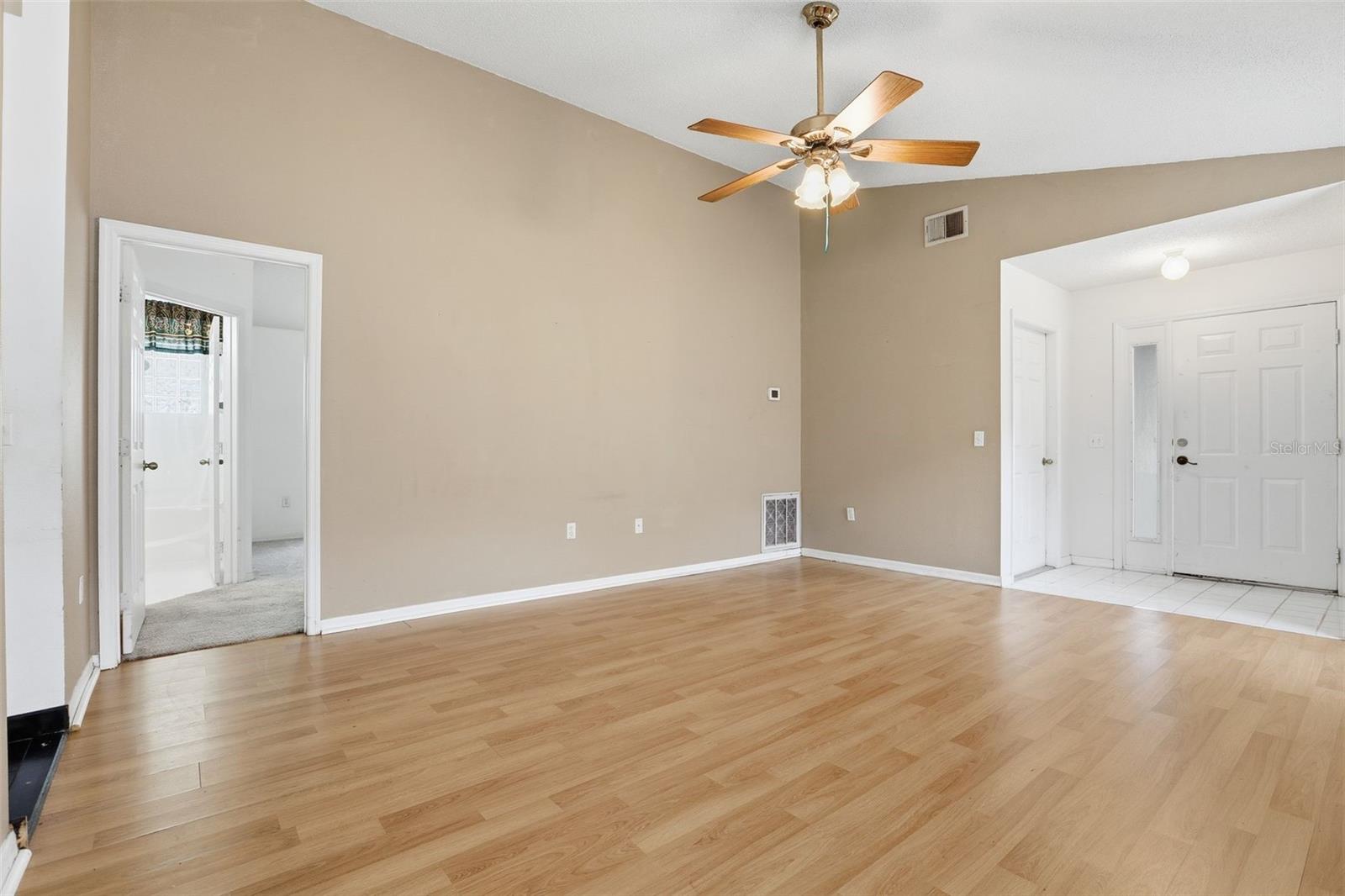 Image 6 of 31 For 306 Daniels Pointe Drive