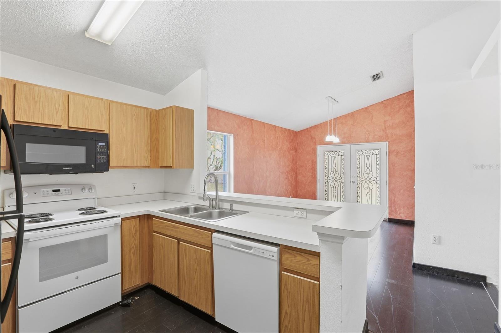 Image 8 of 31 For 306 Daniels Pointe Drive