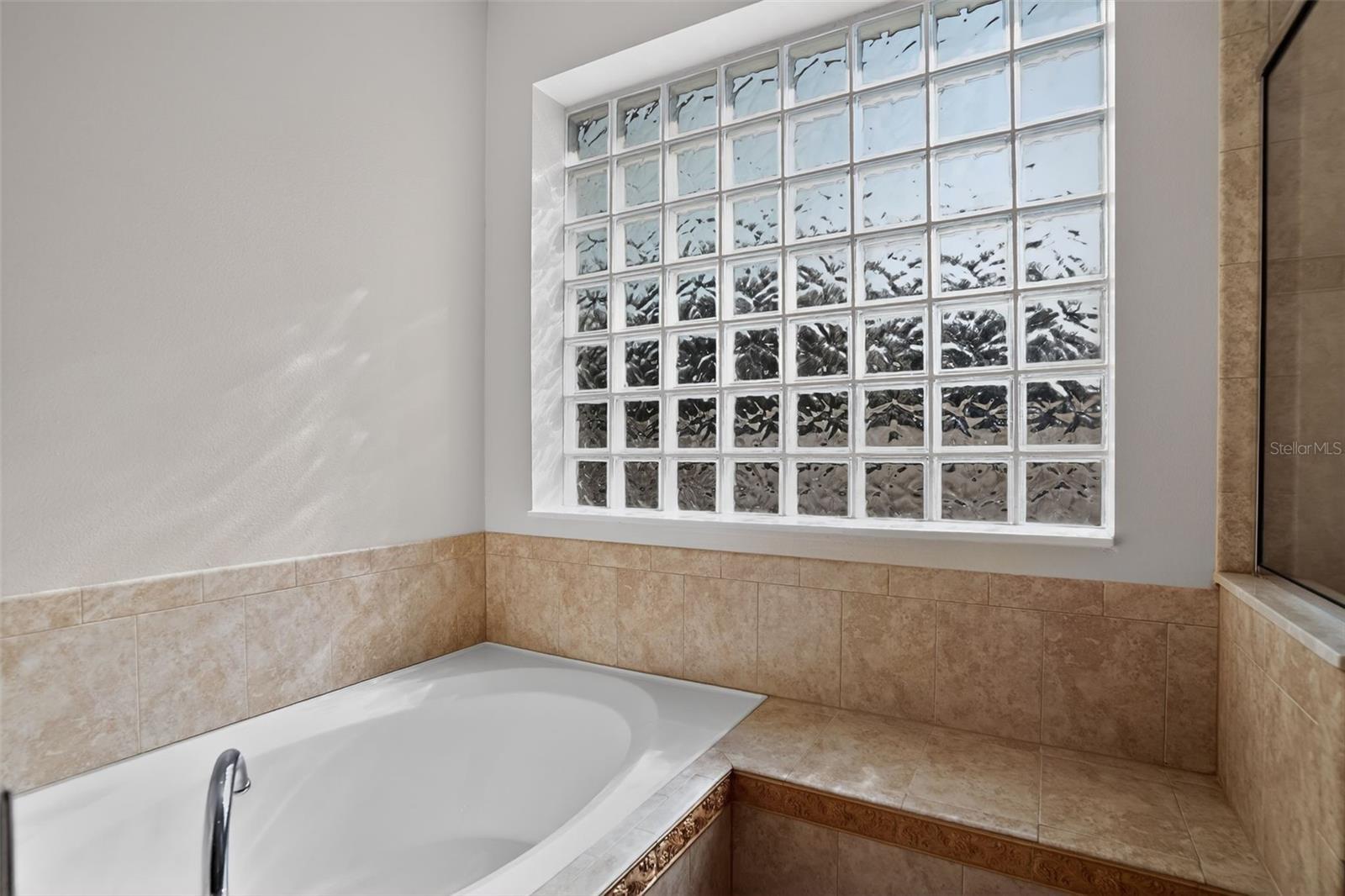 Image 15 of 27 For 4026 Sunburst View Circle