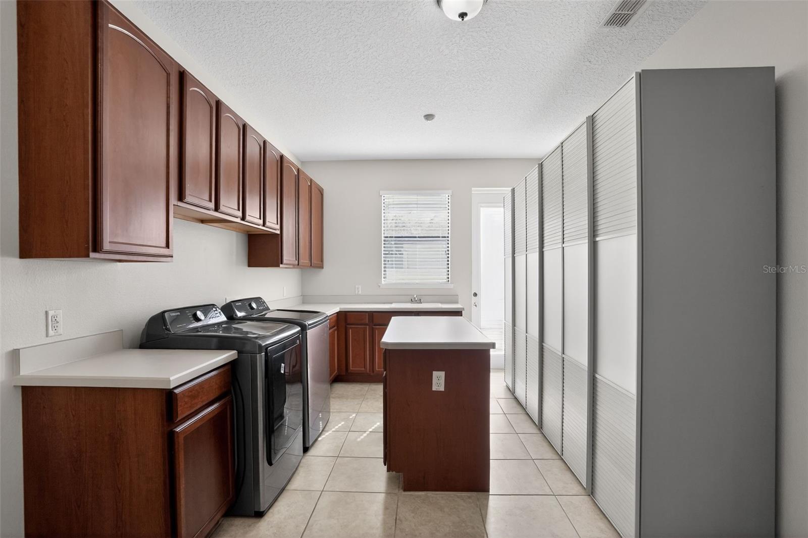 Image 26 of 27 For 4026 Sunburst View Circle