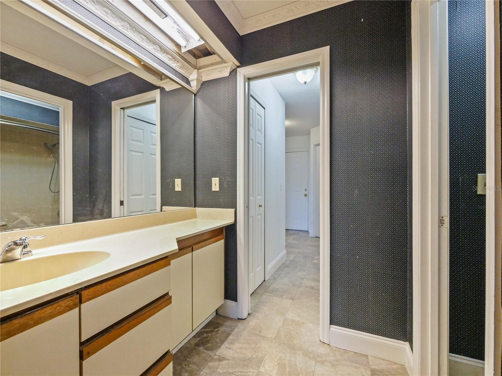 Image 14 of 36 For 175 Crown Point Circle 175