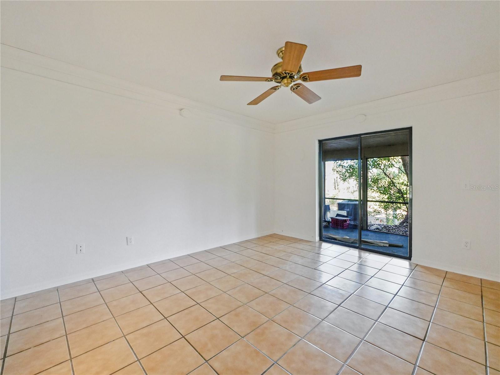 Image 17 of 36 For 175 Crown Point Circle 175