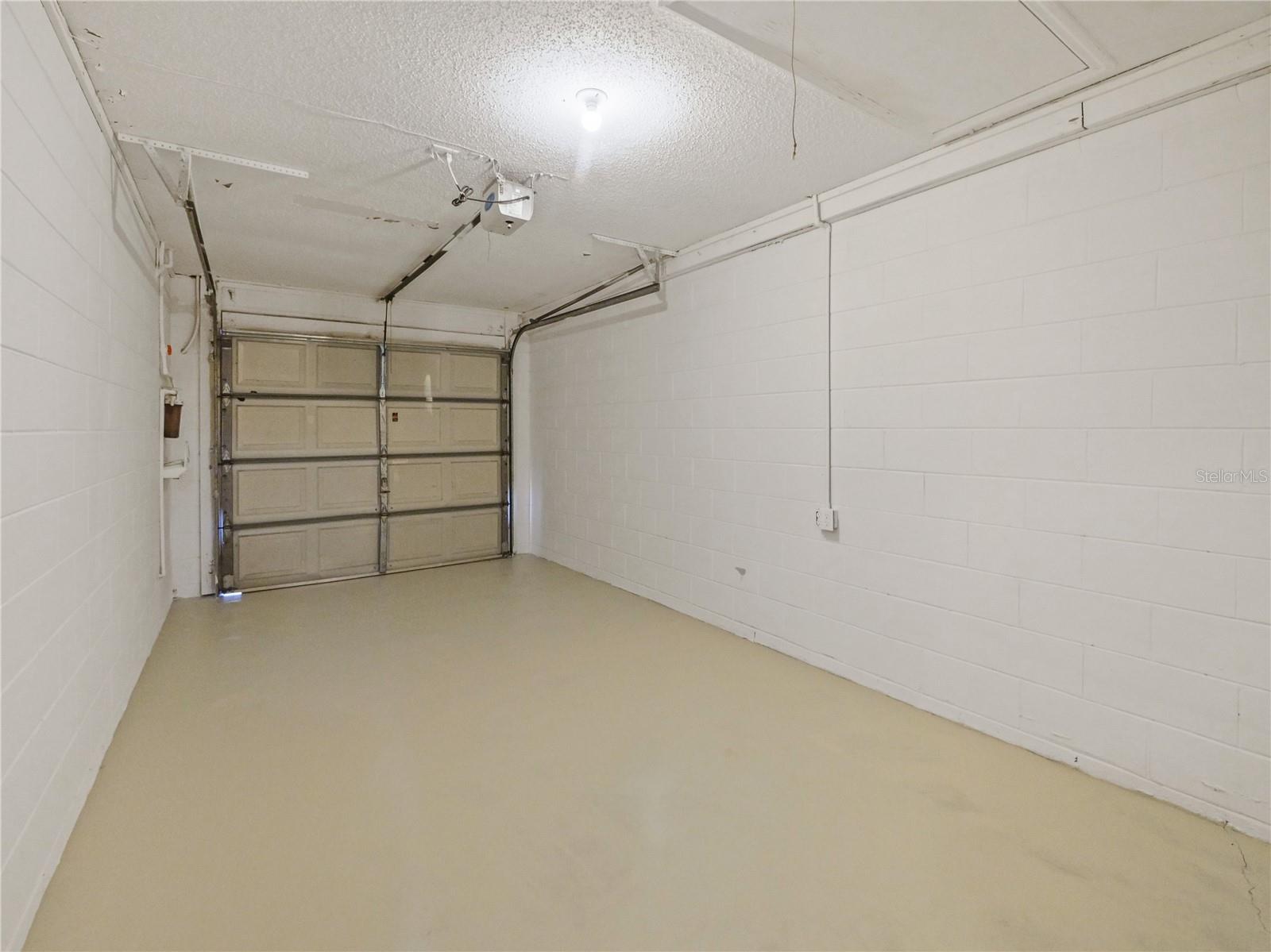 Image 25 of 36 For 175 Crown Point Circle 175