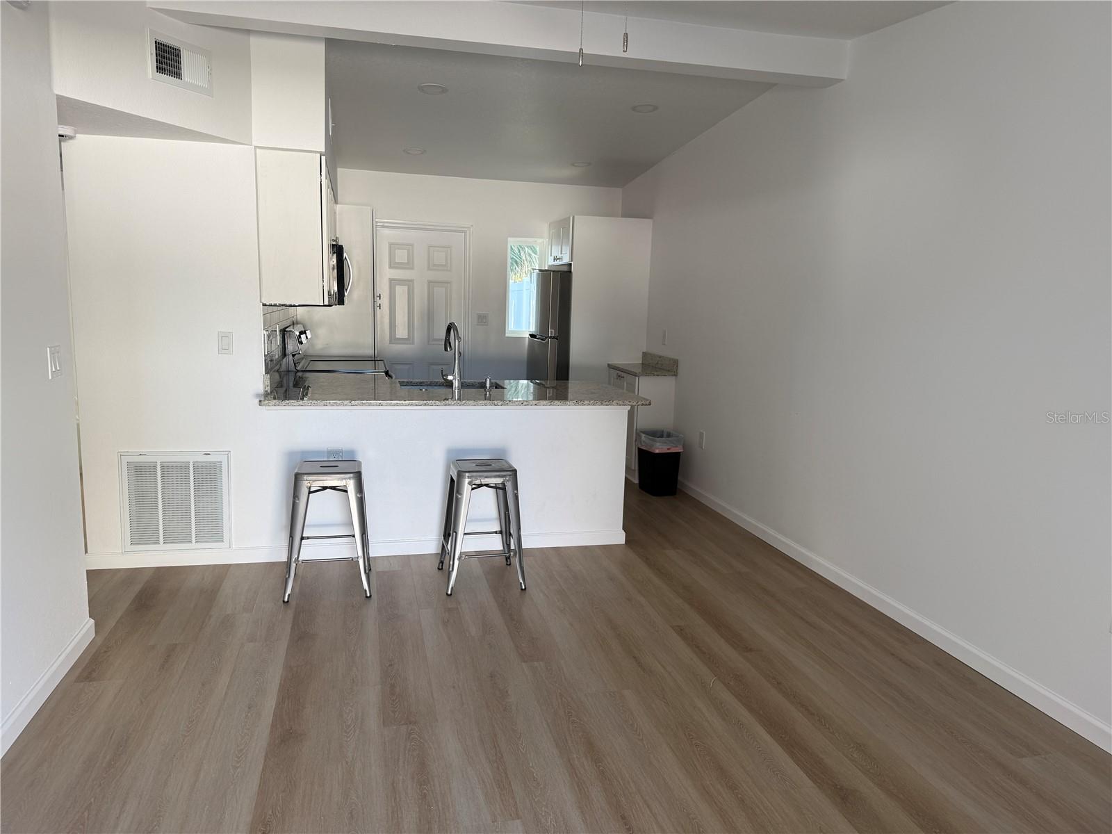 Image 3 of 32 For 301 Boyd Street 14