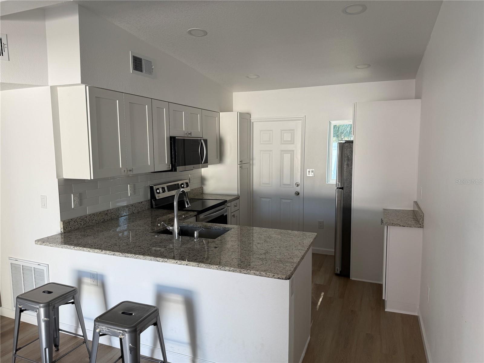 Image 4 of 32 For 301 Boyd Street 14