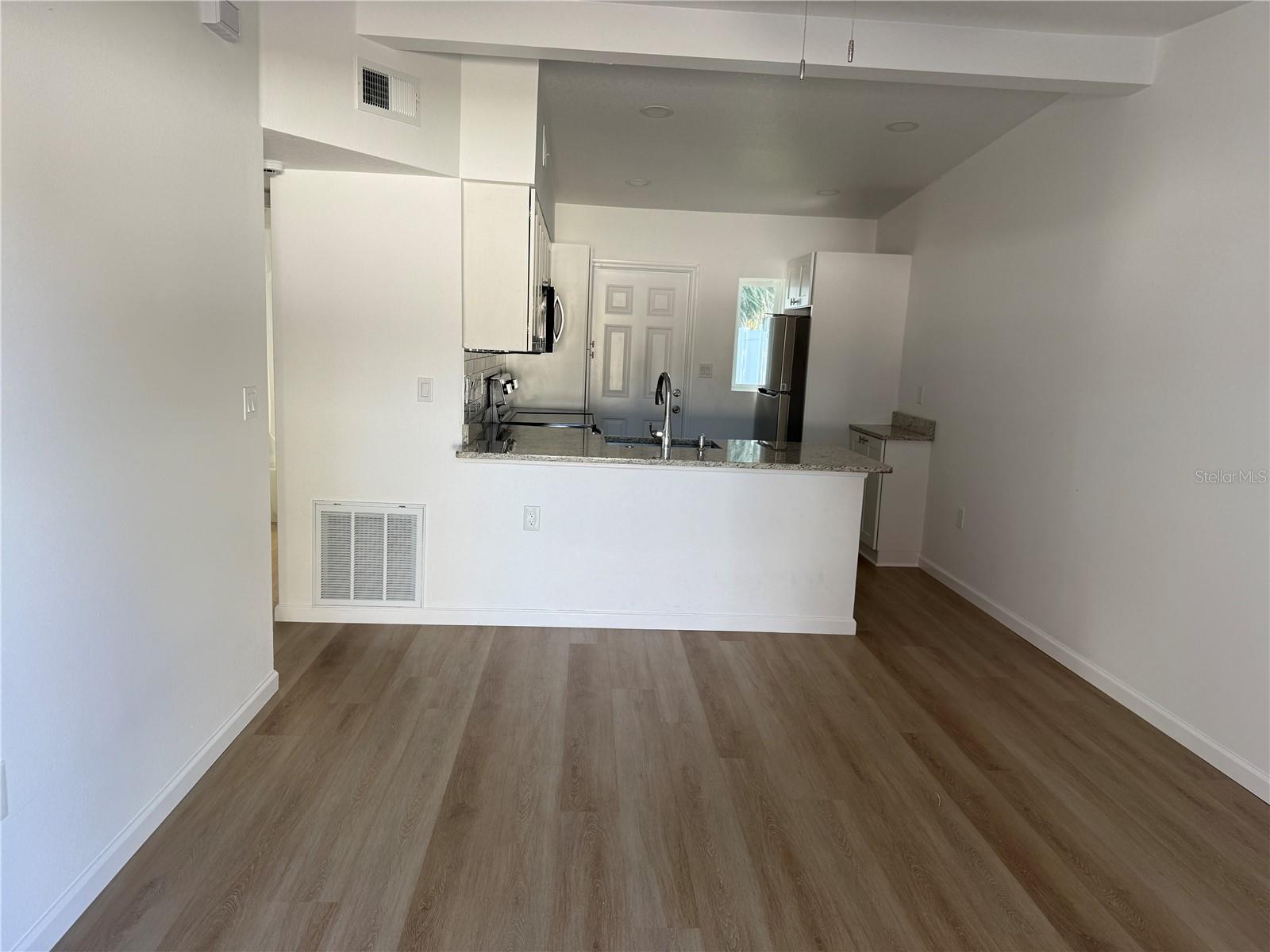 Image 5 of 32 For 301 Boyd Street 14