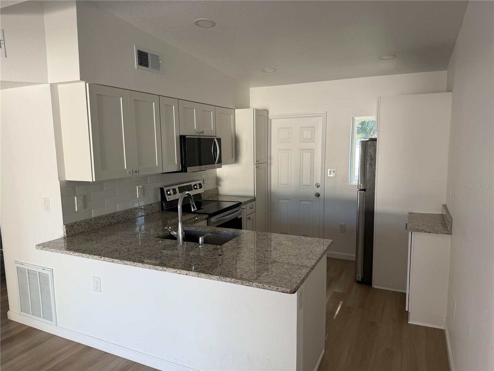 Image 6 of 32 For 301 Boyd Street 14