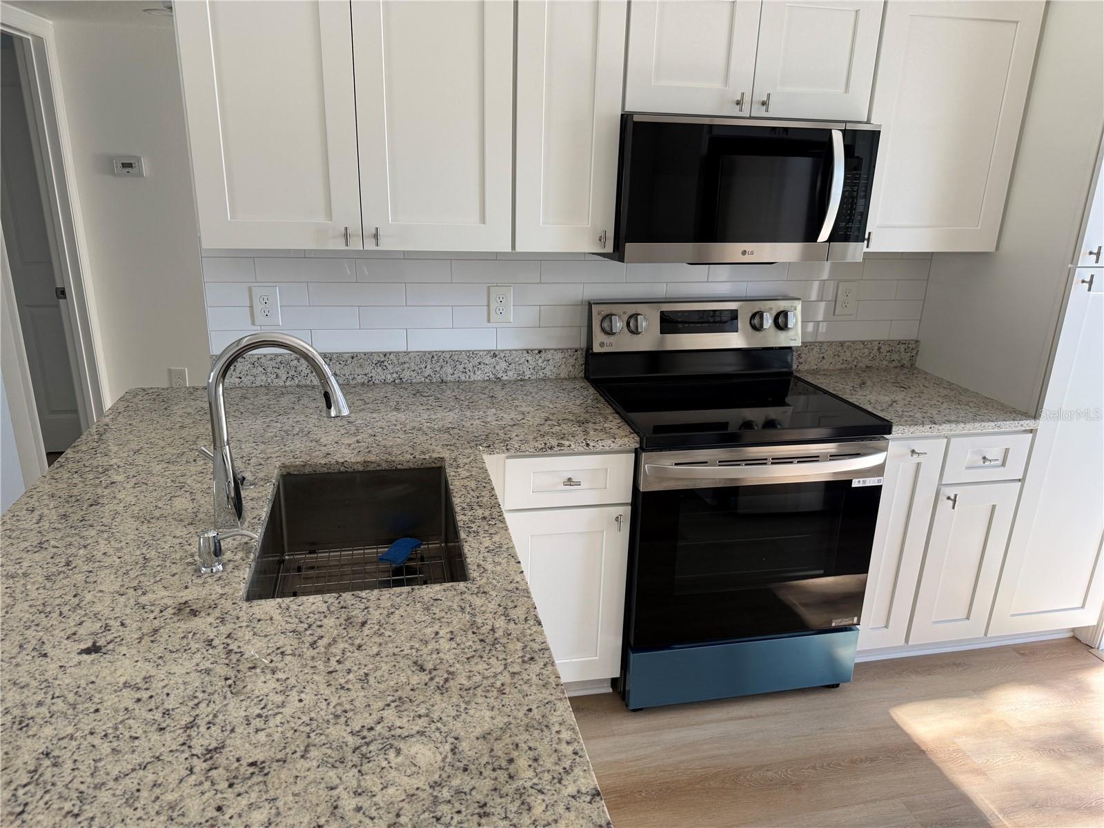 Image 9 of 32 For 301 Boyd Street 14