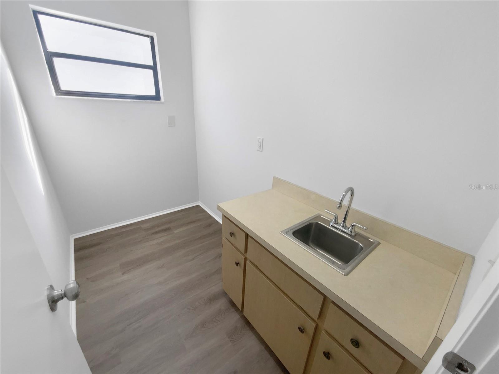 Image 17 of 32 For 7846 Cayuga Drive