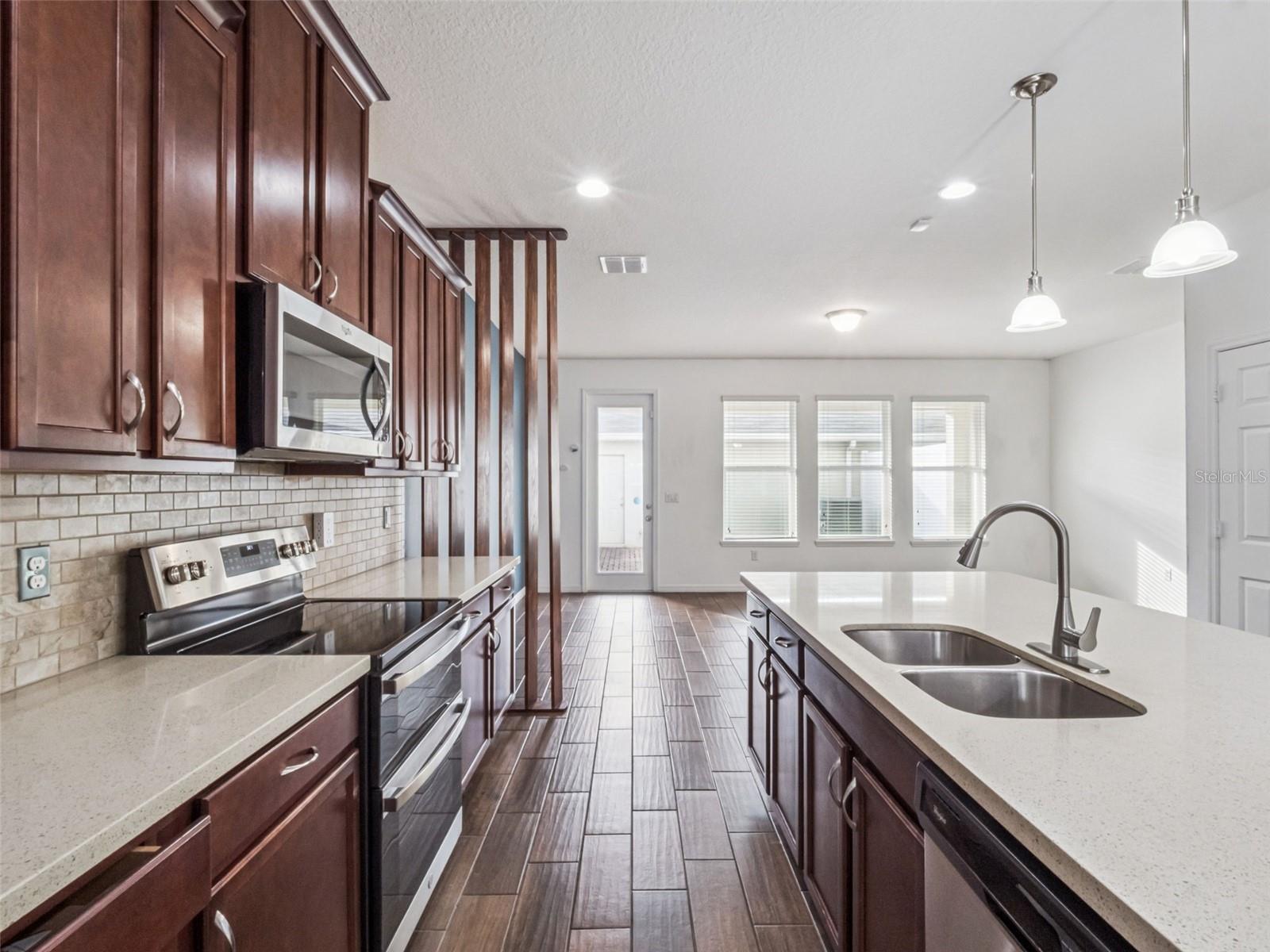 Image 6 of 21 For 15508 Blackbead Street