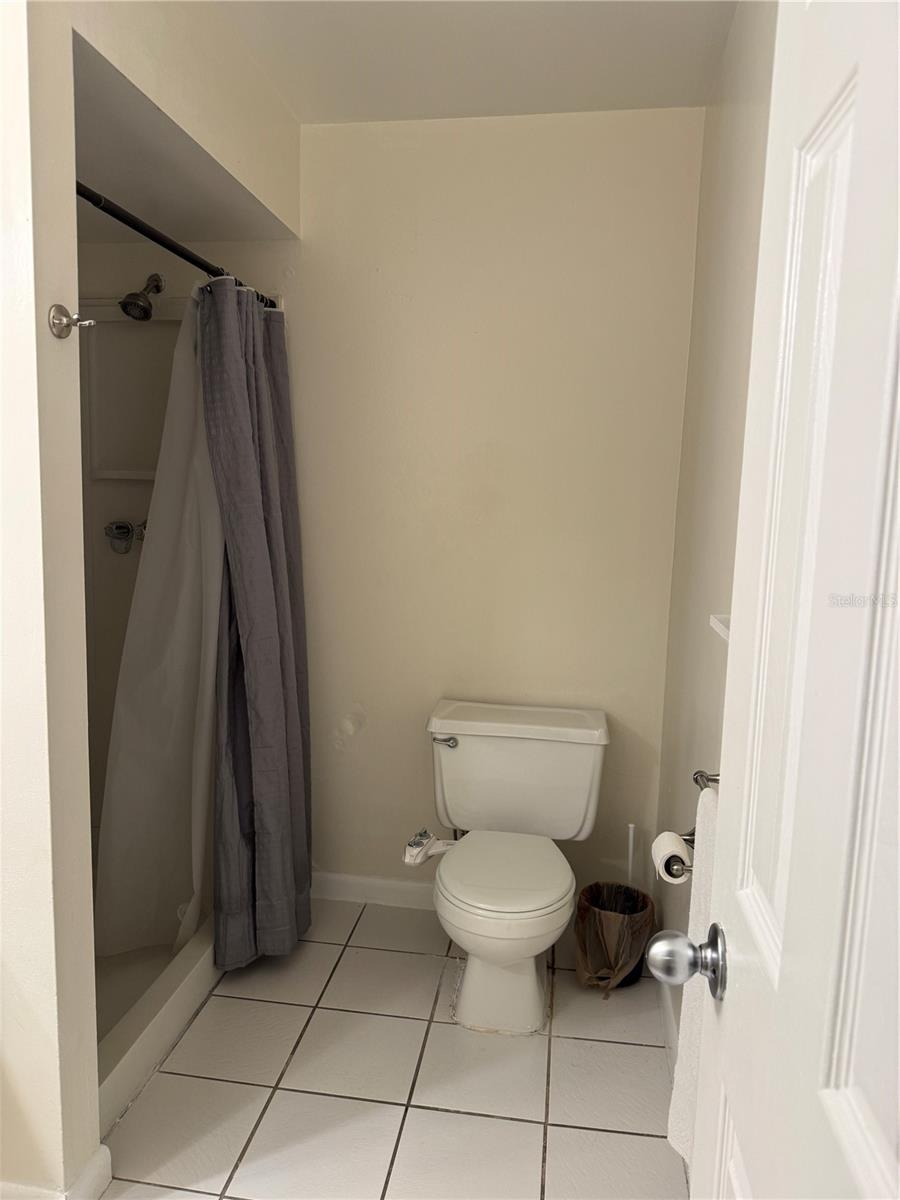 Image 13 of 25 For 4822 Lighthouse Circle 32