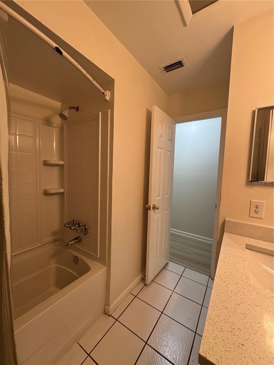 Image 18 of 25 For 4822 Lighthouse Circle 32