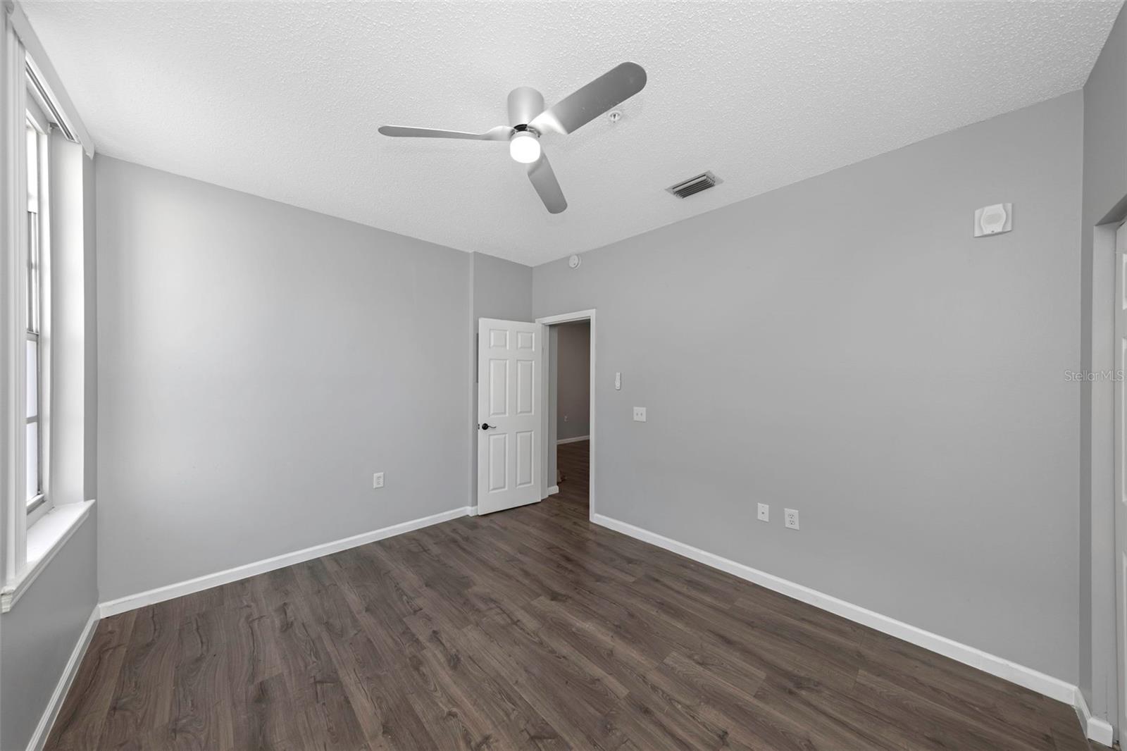 Image 10 of 29 For 701 Mirror Lake Dr N Drive N 118