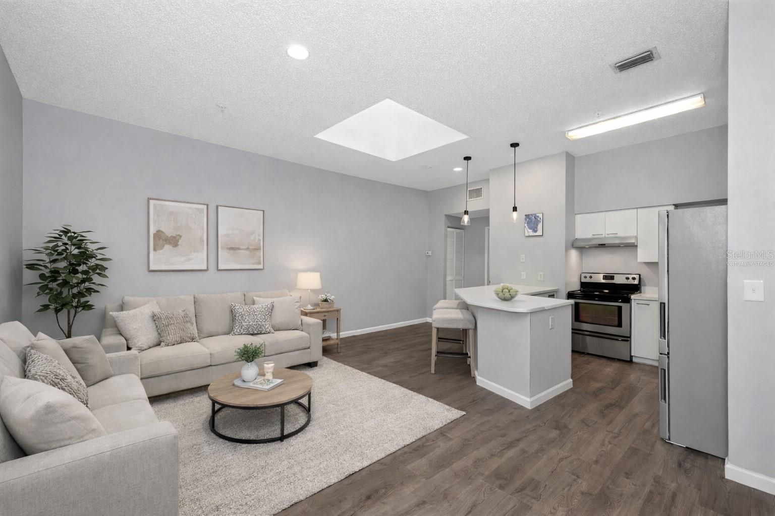 Image 19 of 29 For 701 Mirror Lake Dr N Drive N 118