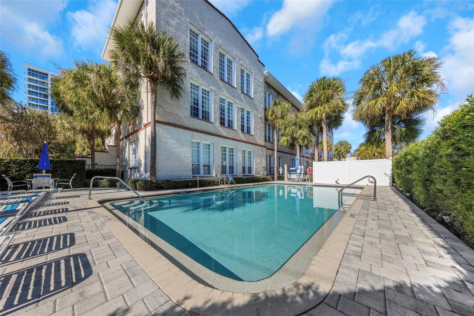 Image 23 of 29 For 701 Mirror Lake Dr N Drive N 118