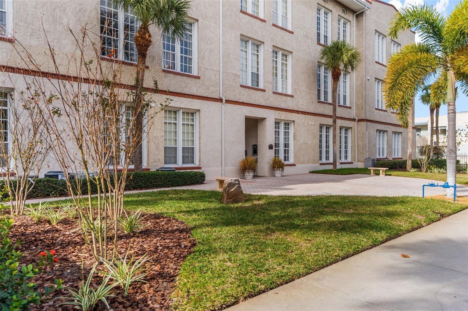 Image 26 of 29 For 701 Mirror Lake Dr N Drive N 118