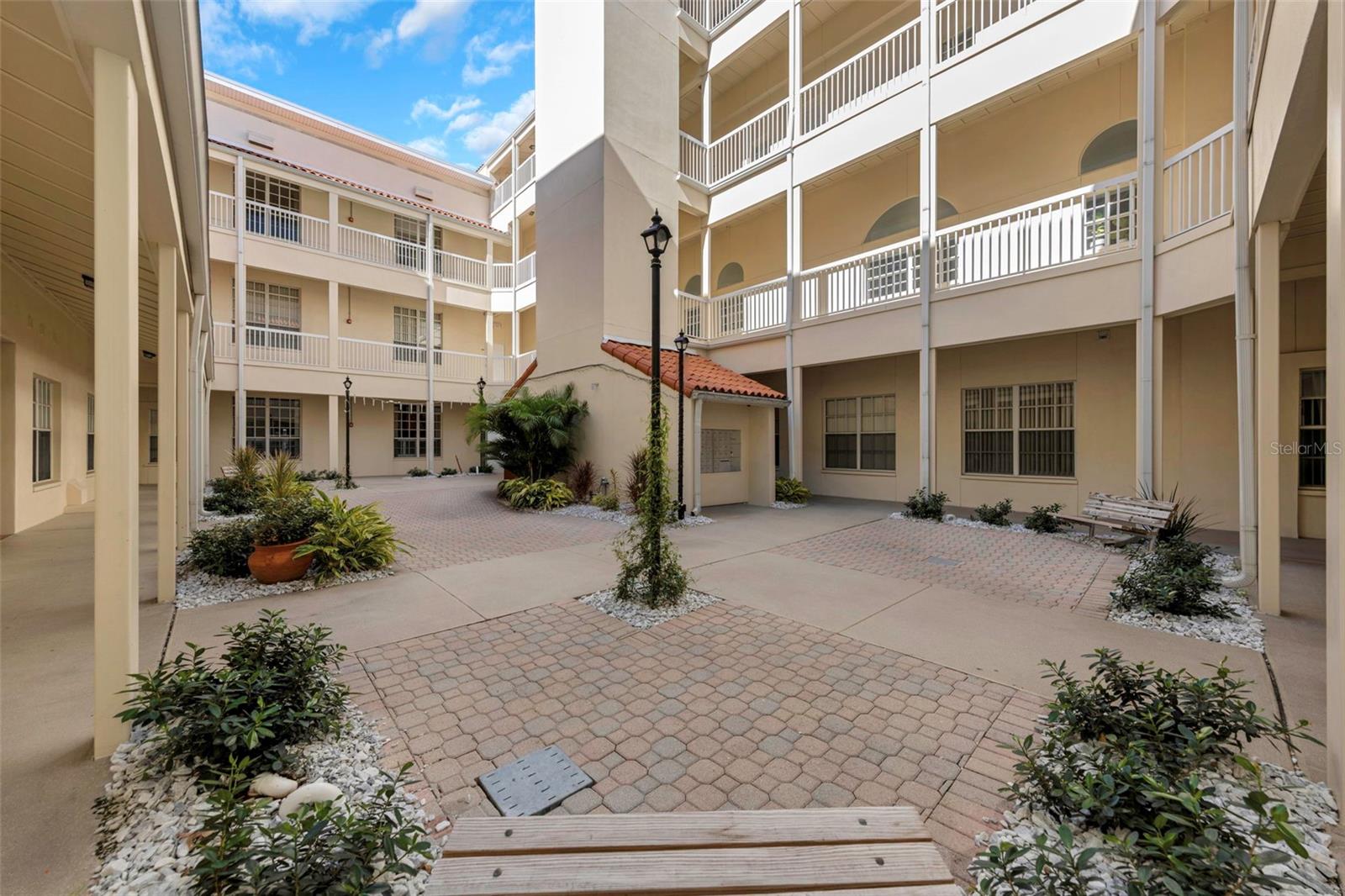 Image 6 of 29 For 701 Mirror Lake Dr N Drive N 118