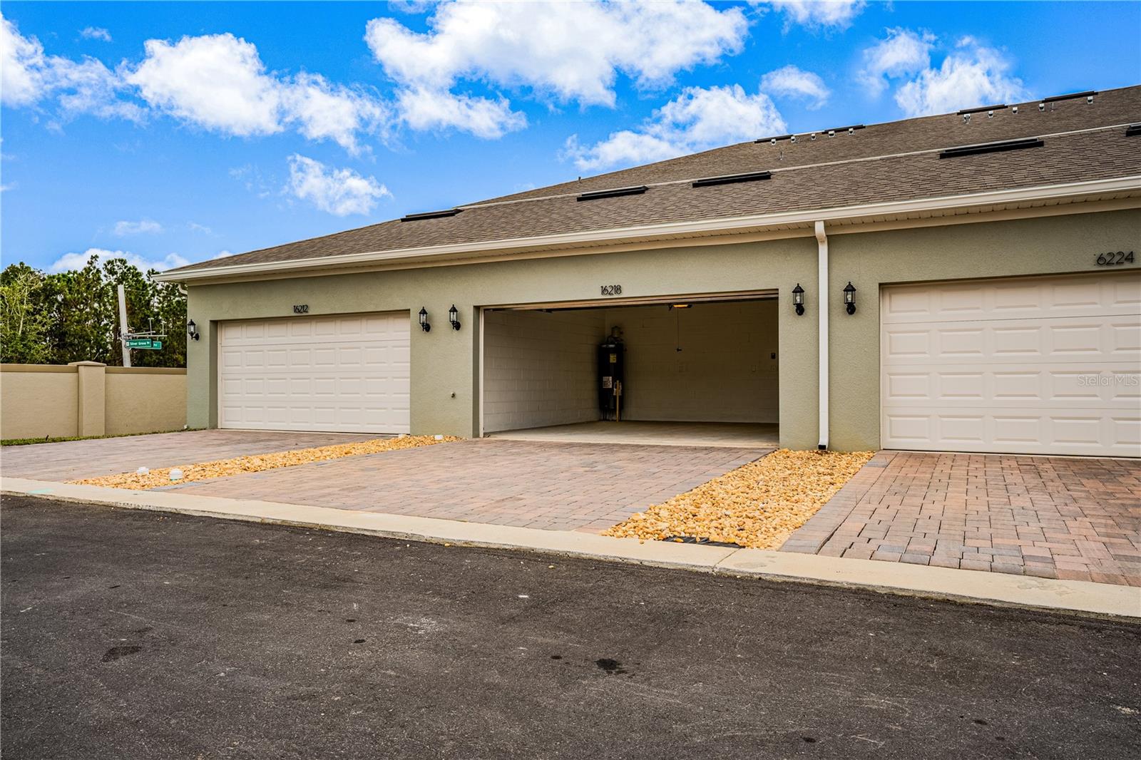 Image 13 of 34 For 16218 Castelo Lime Alley