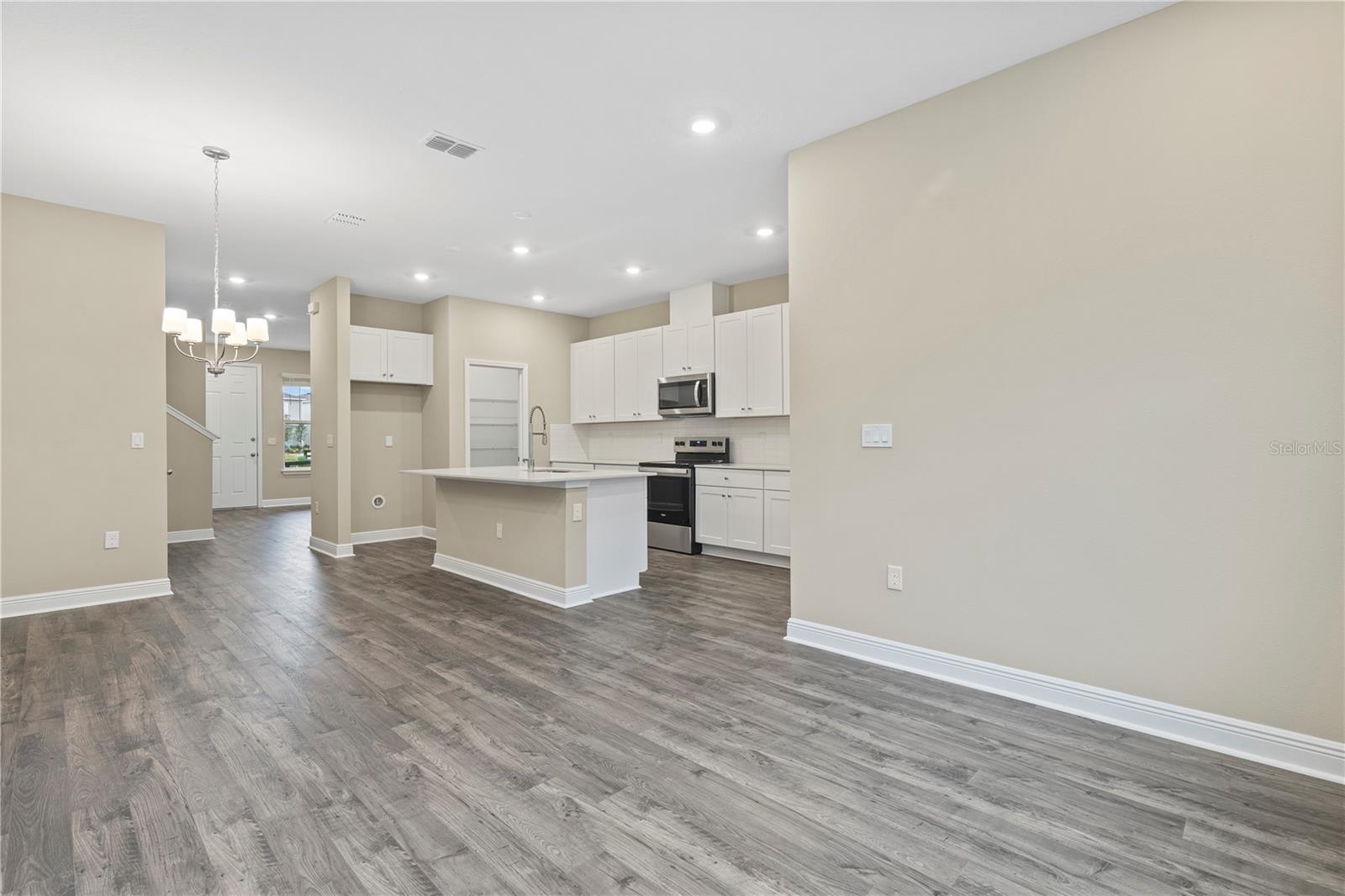 Image 14 of 34 For 16218 Castelo Lime Alley