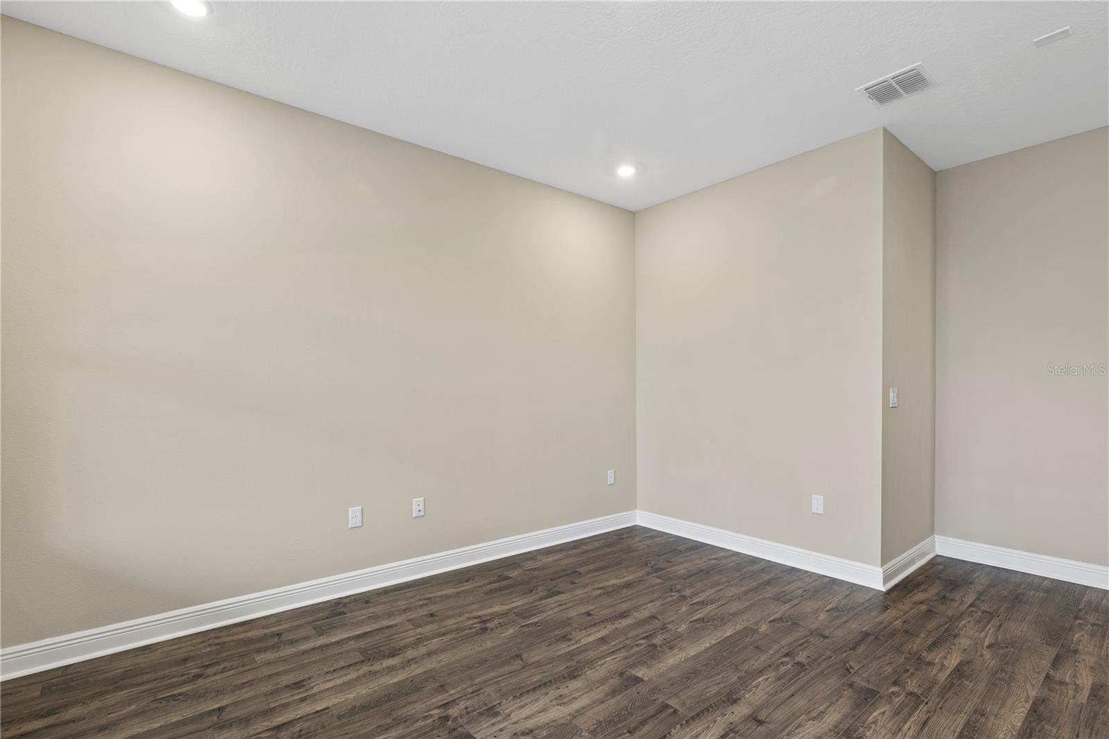 Image 4 of 34 For 16218 Castelo Lime Alley