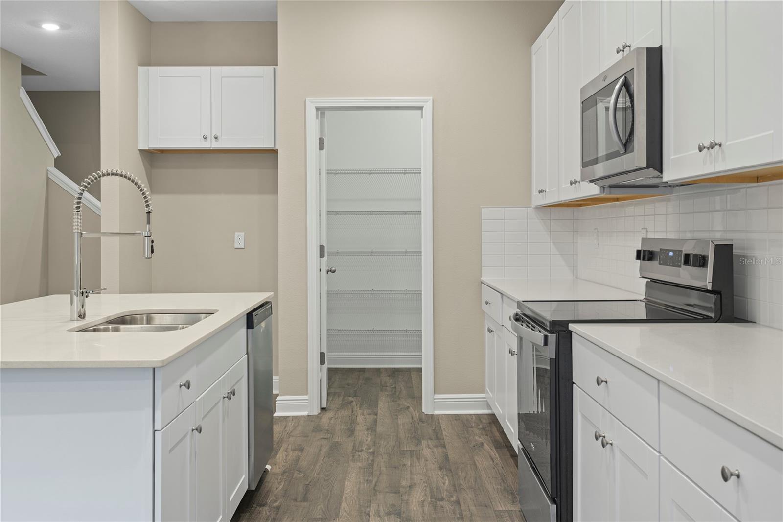 Image 9 of 34 For 16218 Castelo Lime Alley