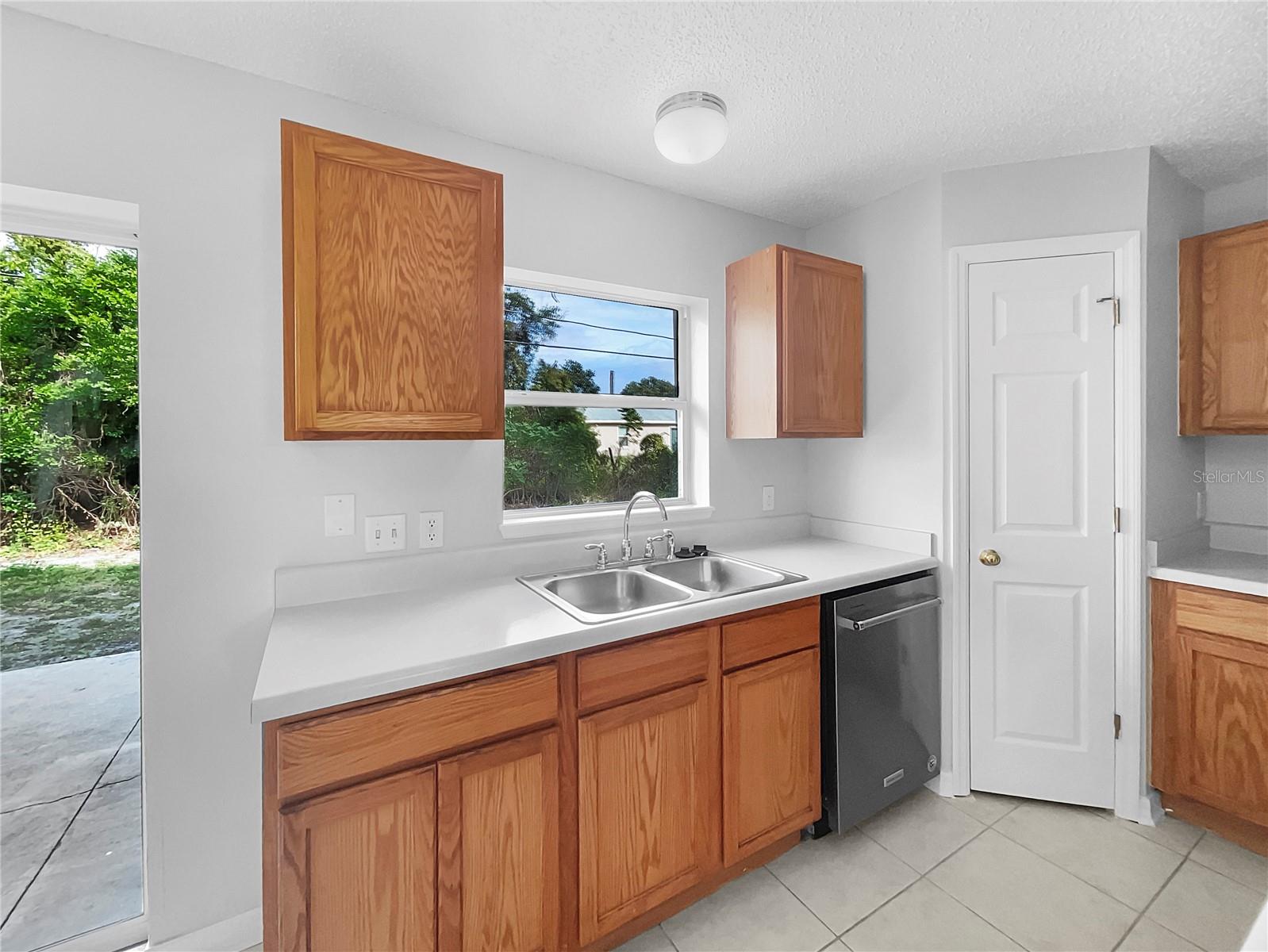 Image 10 of 25 For 2820 Kimberly Drive