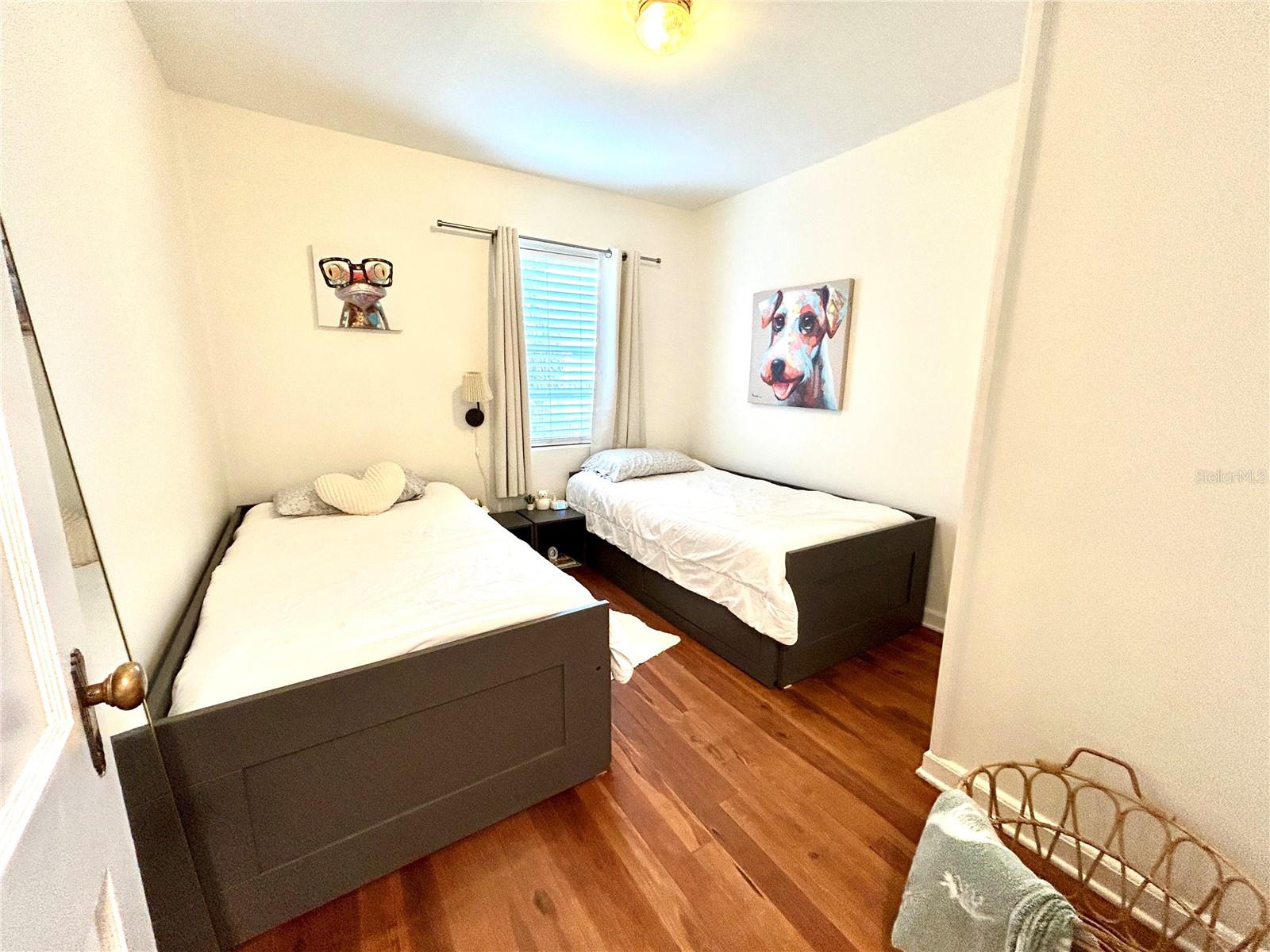 Image 14 of 16 For 265 Bay Avenue