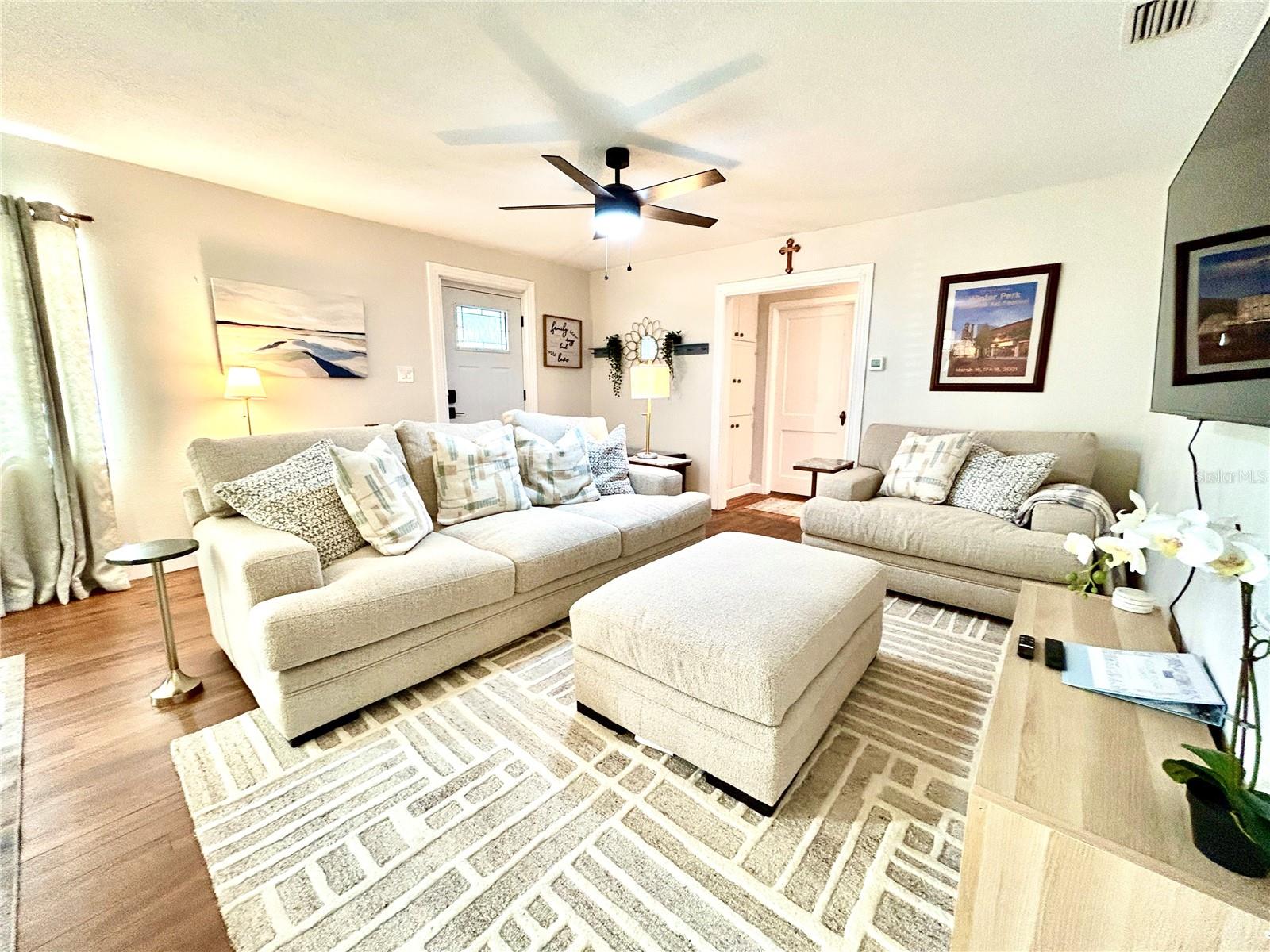 Image 2 of 16 For 265 Bay Avenue