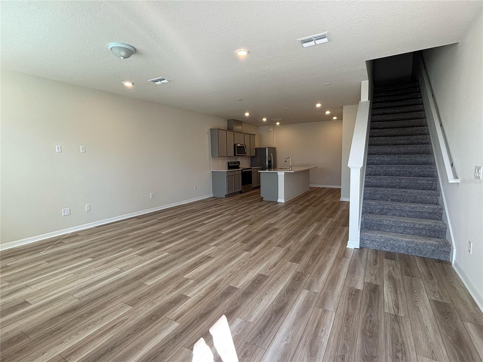 Image 12 of 32 For 6403 Breeze Filled Lane