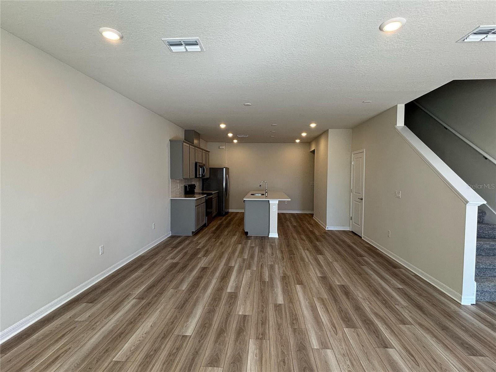 Image 3 of 32 For 6403 Breeze Filled Lane