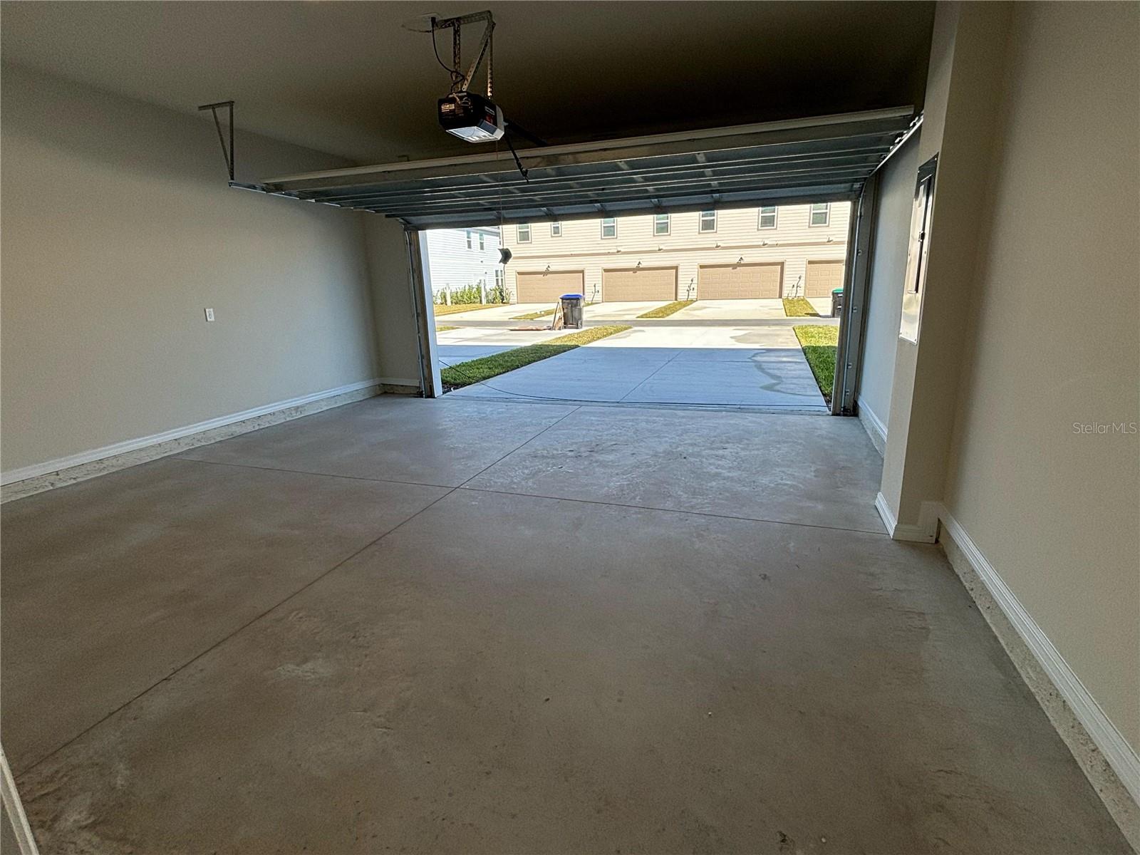 Image 30 of 32 For 6403 Breeze Filled Lane