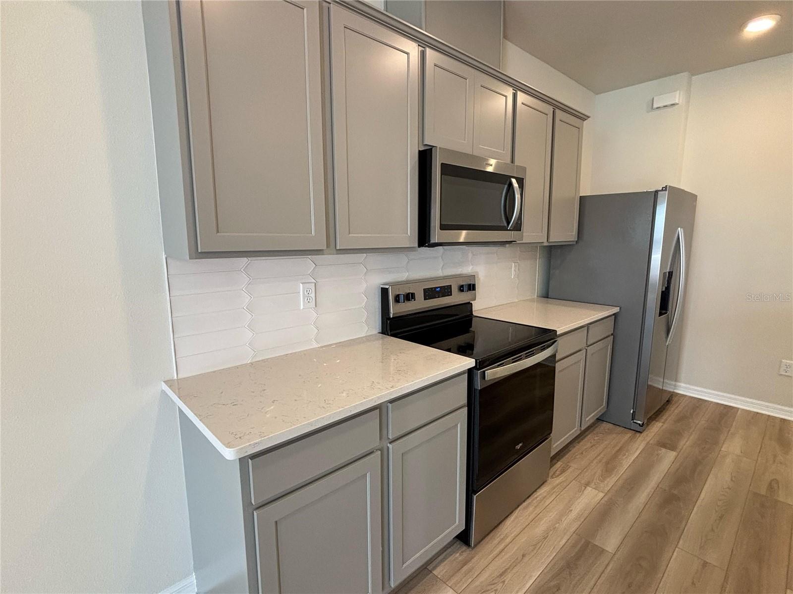 Image 7 of 32 For 6403 Breeze Filled Lane