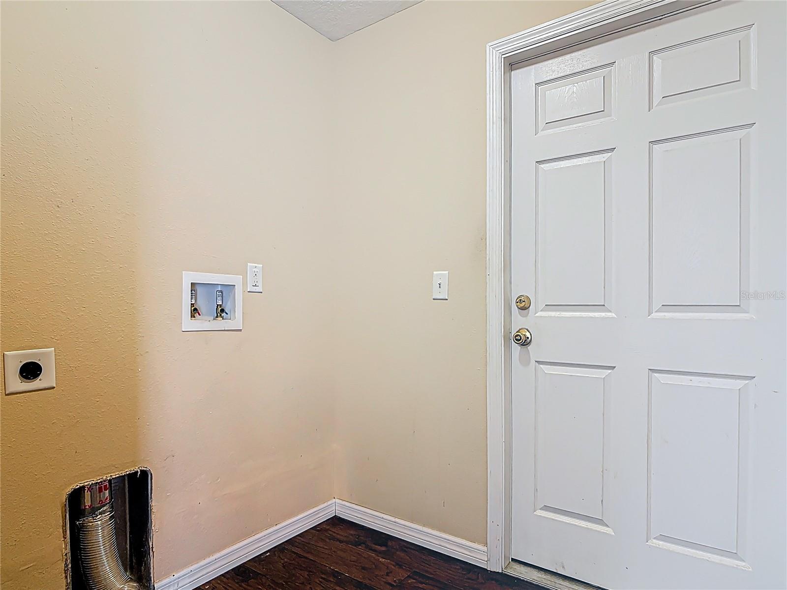 Image 20 of 32 For 604 Duss Street