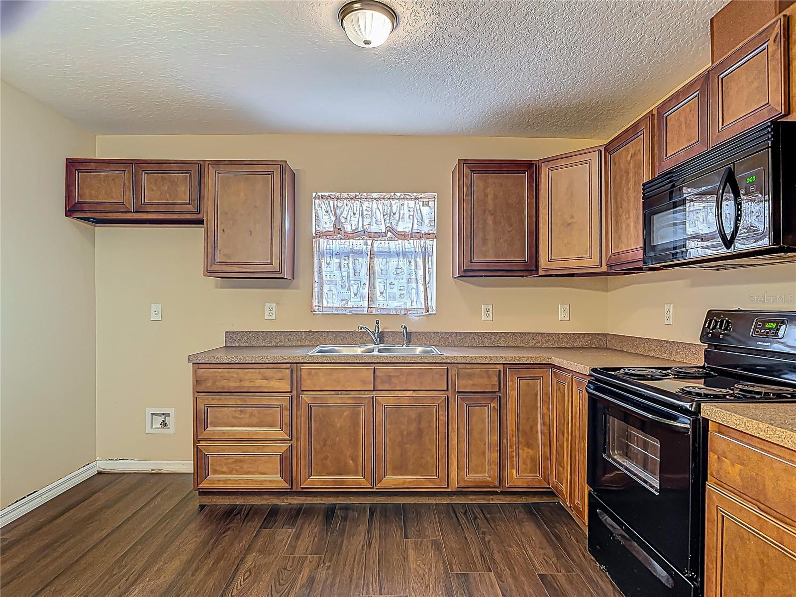 Image 3 of 32 For 604 Duss Street