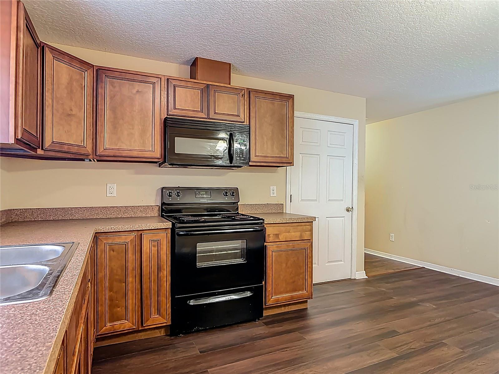 Image 6 of 32 For 604 Duss Street