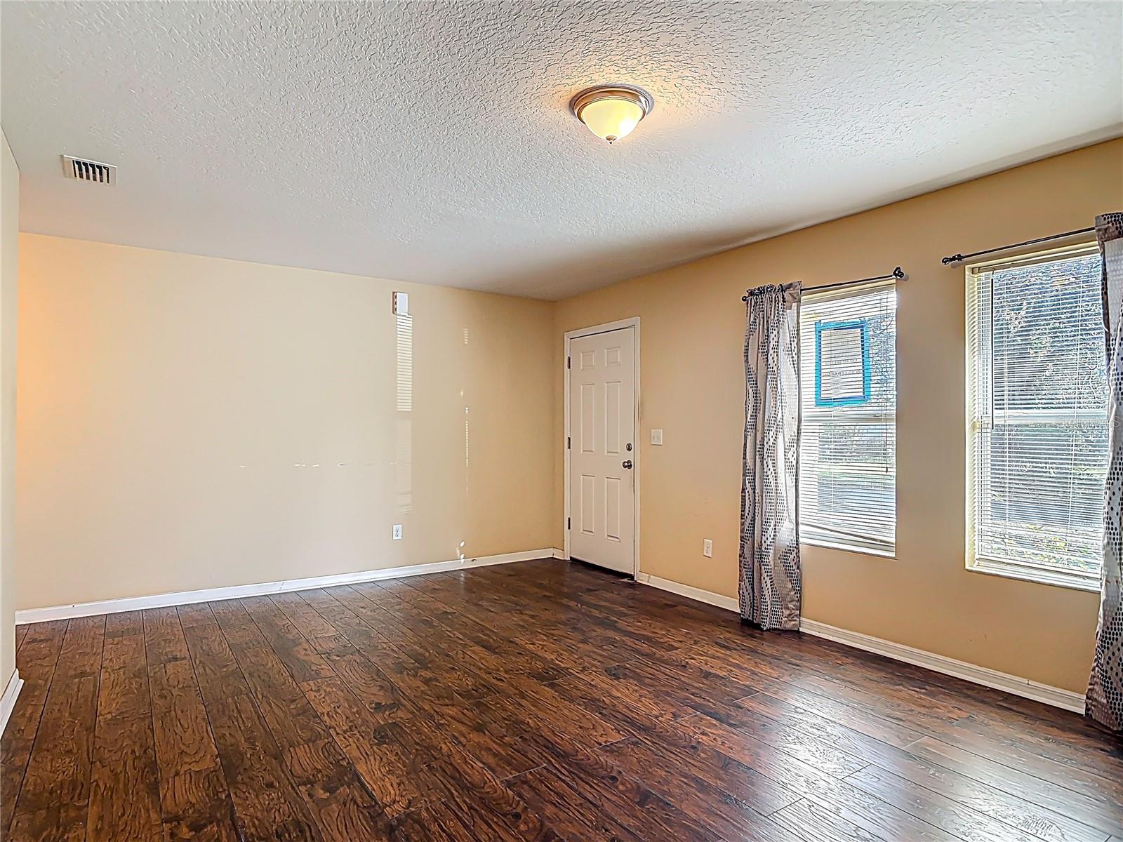 Image 9 of 32 For 604 Duss Street