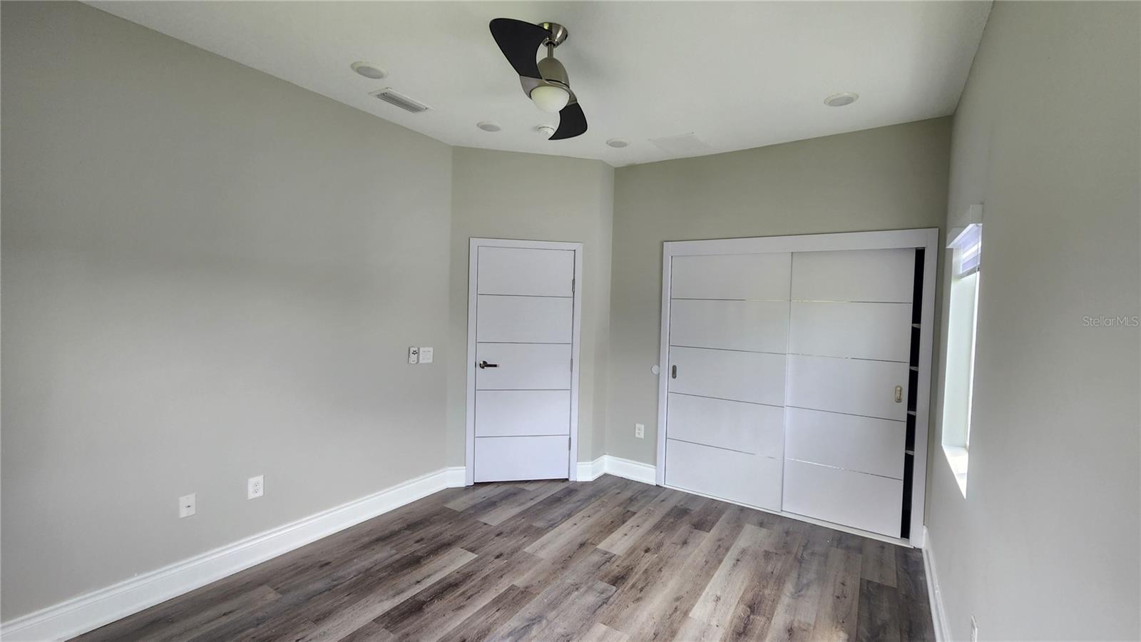 Image 26 of 45 For 1968 Greenbriar Terrace