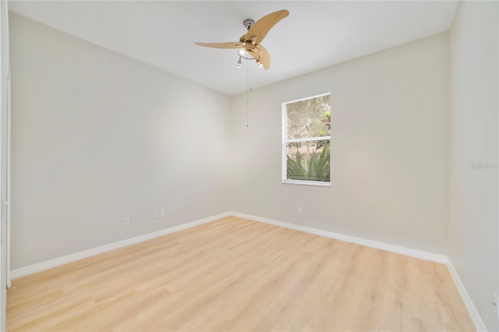 Image 10 of 43 For 13850 Amelia Pond Drive