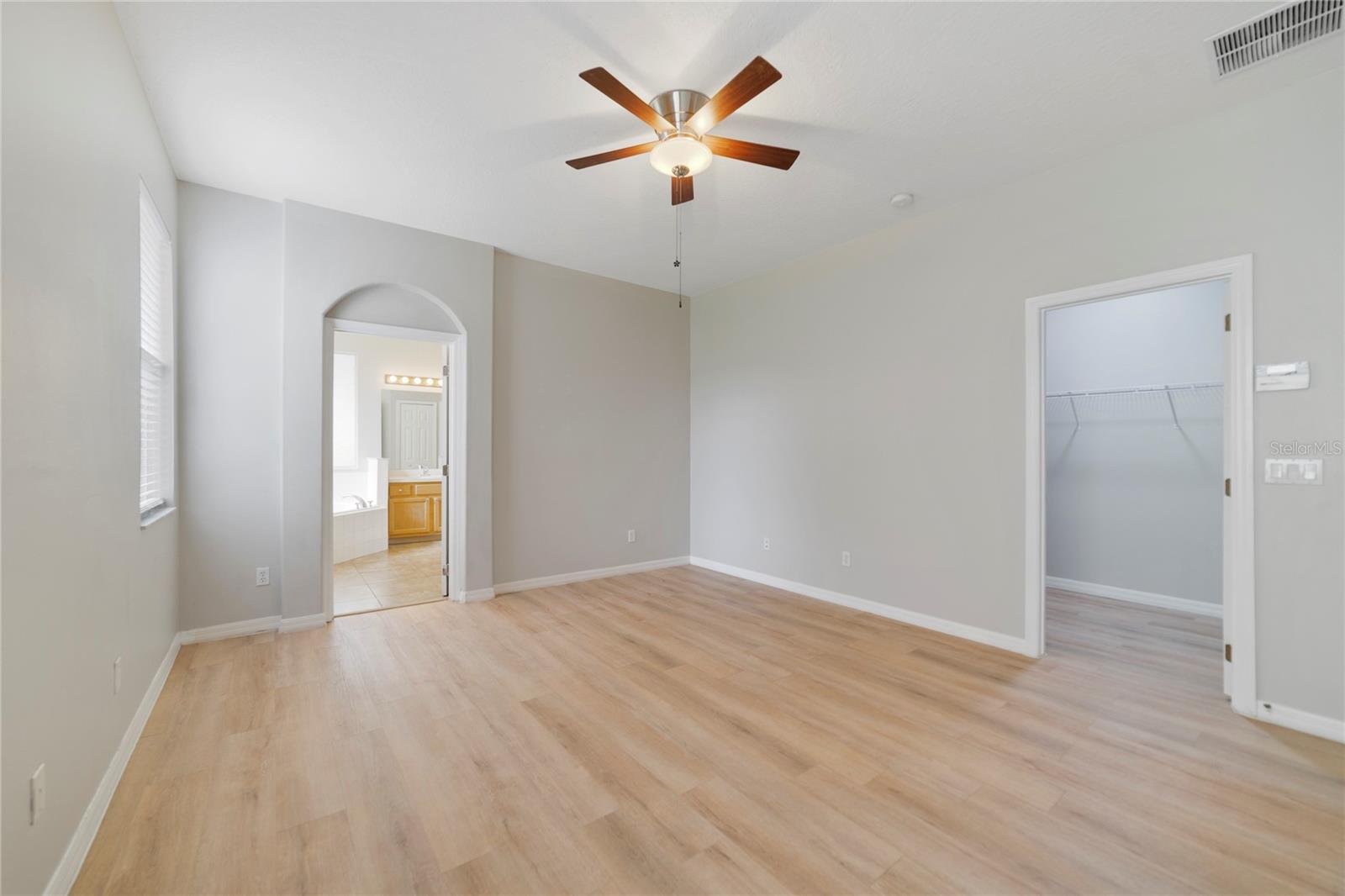 Image 18 of 43 For 13850 Amelia Pond Drive