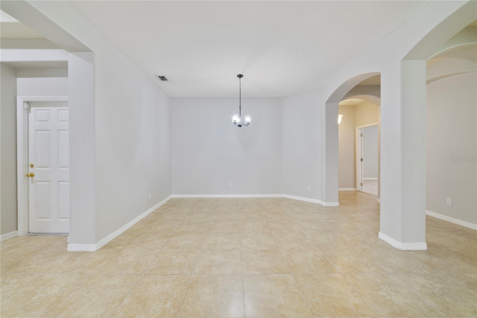 Image 6 of 43 For 13850 Amelia Pond Drive