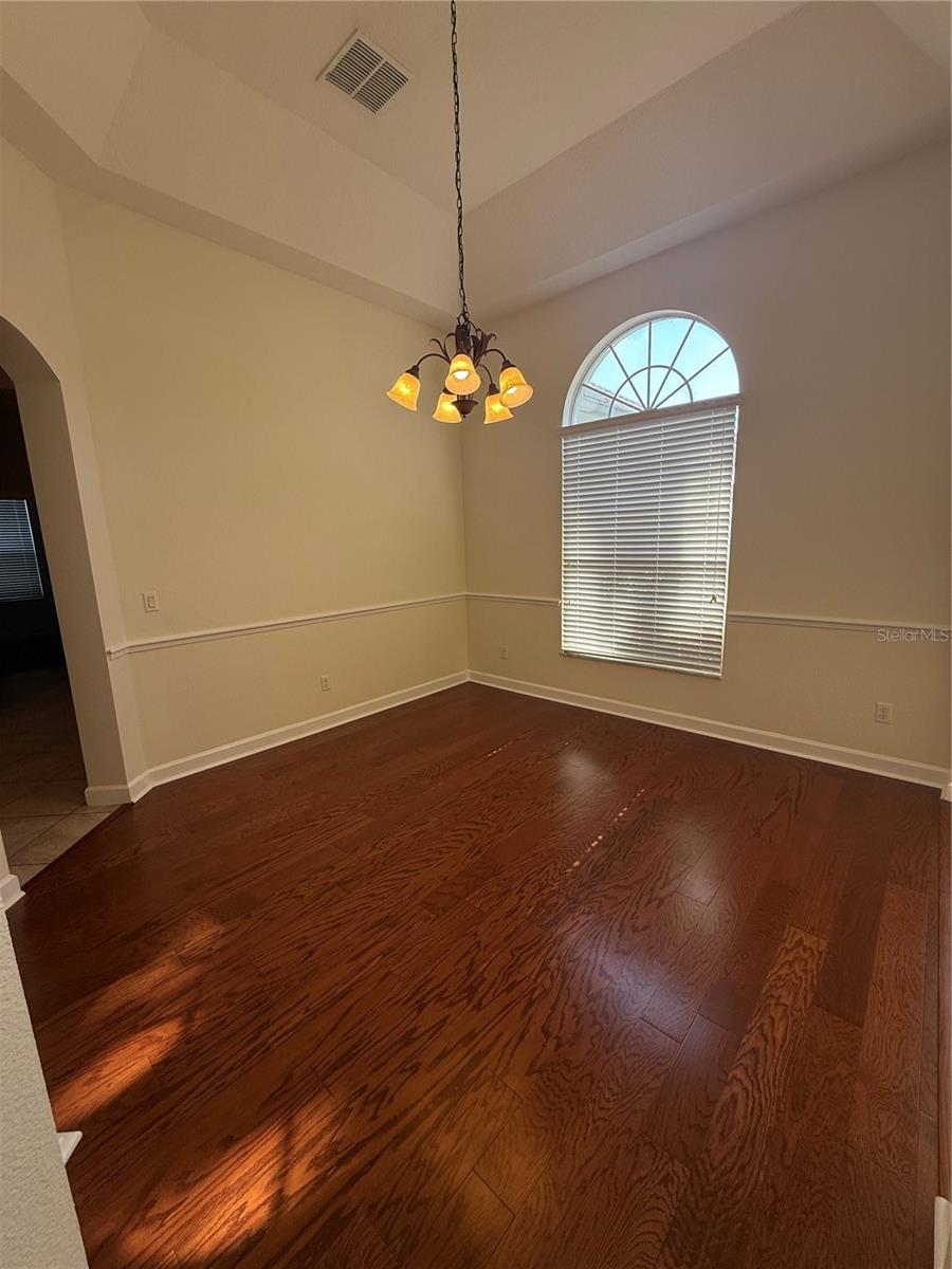 Image 6 of 52 For 10029 Chardonnay Drive