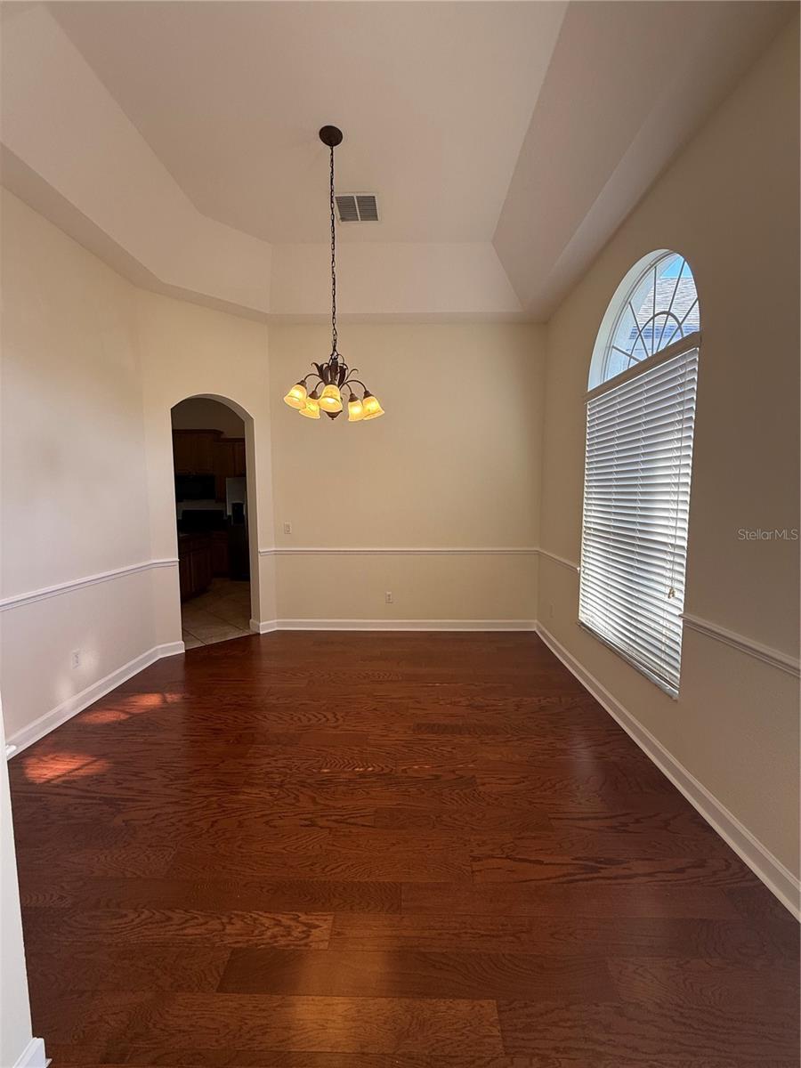 Image 7 of 52 For 10029 Chardonnay Drive