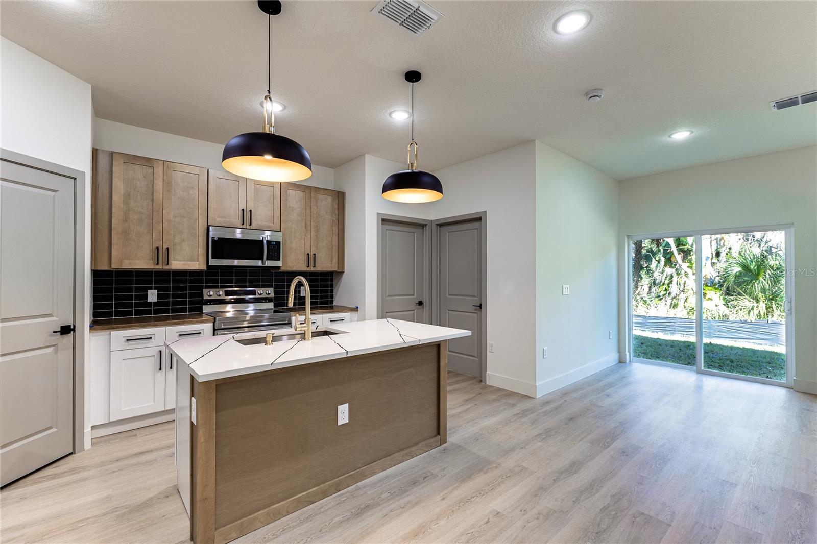 Image 14 of 52 For 127 Hibiscus Lane