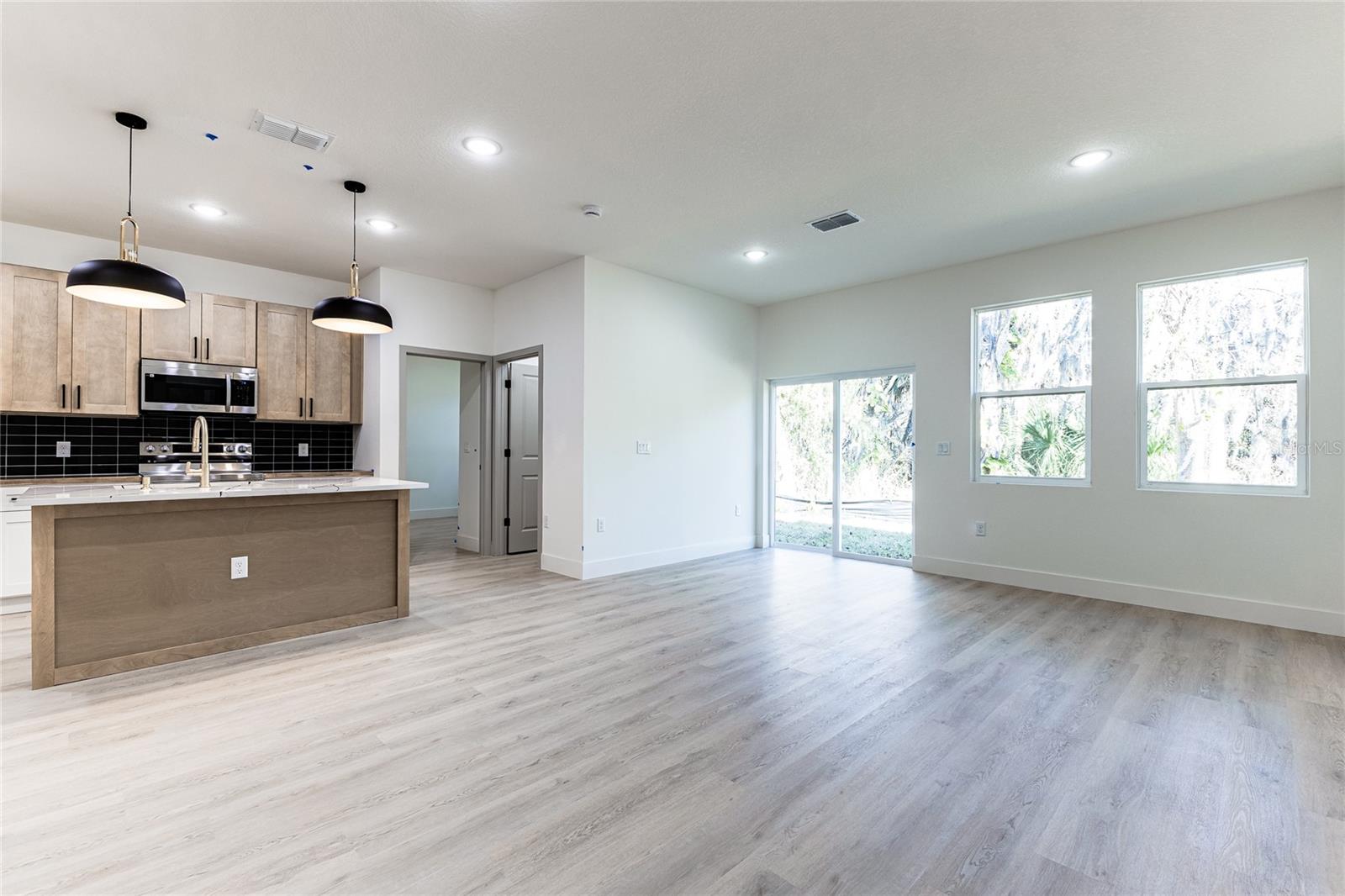 Image 15 of 52 For 127 Hibiscus Lane