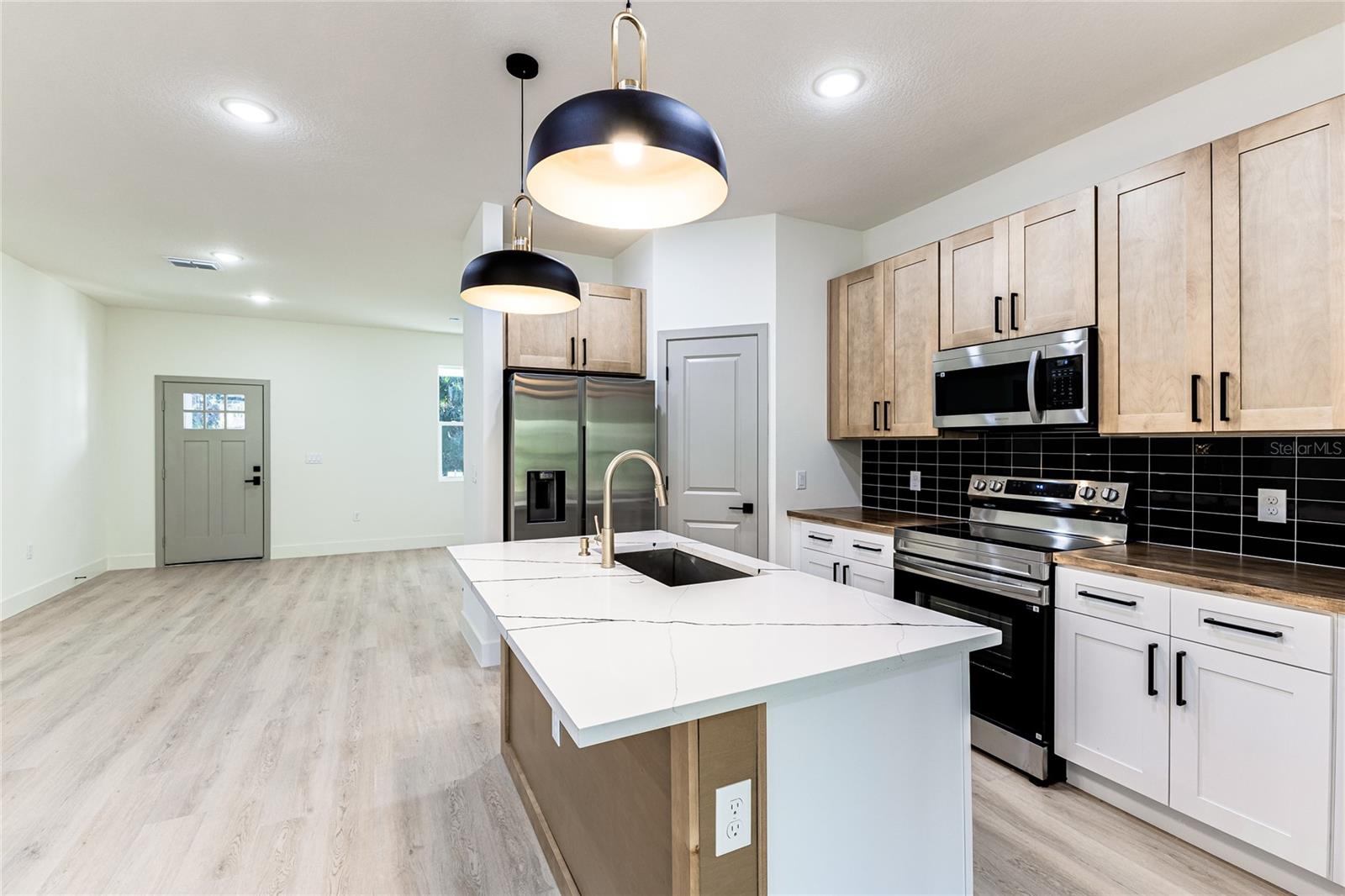 Image 16 of 52 For 127 Hibiscus Lane