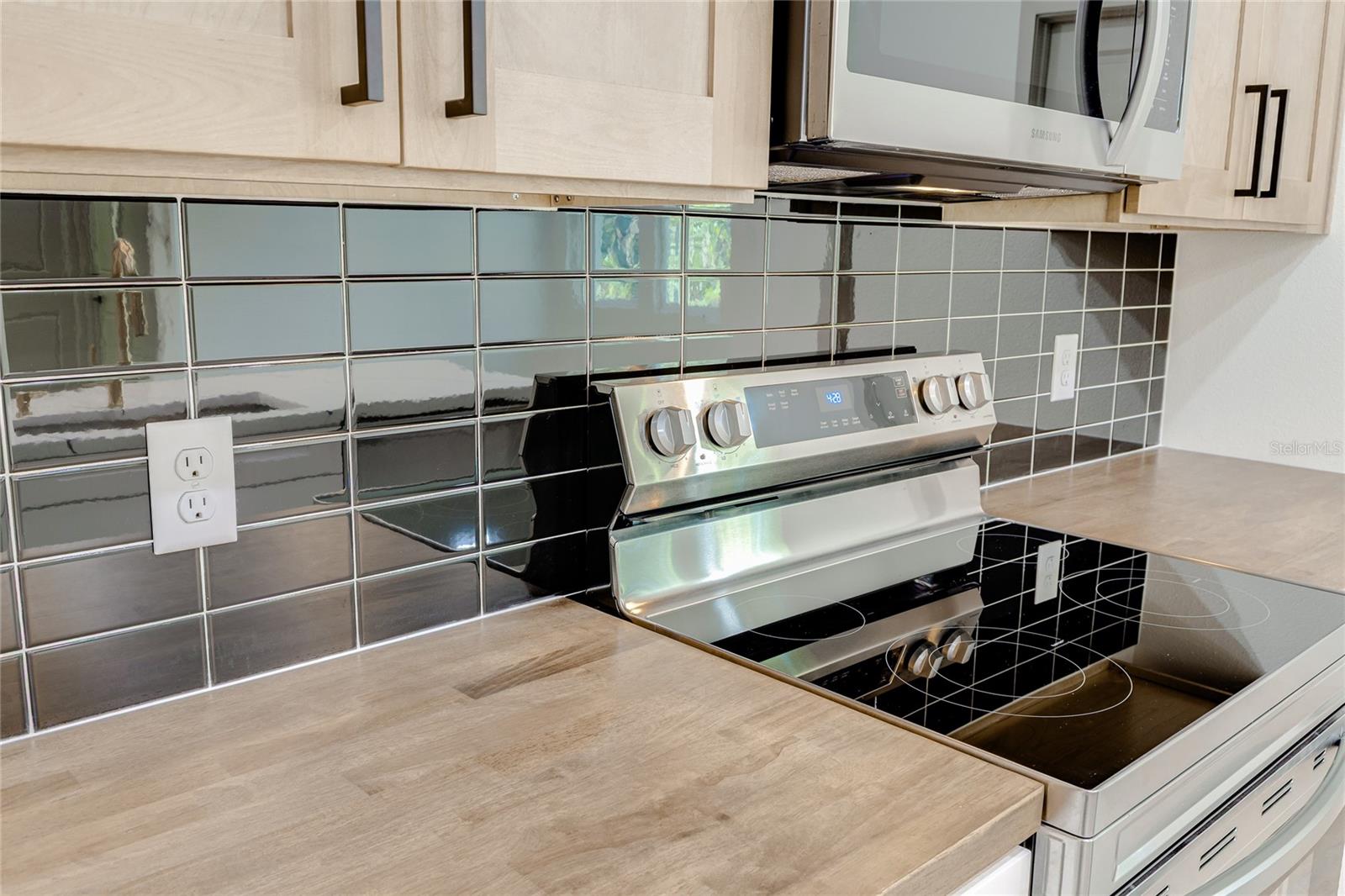 Image 17 of 52 For 127 Hibiscus Lane