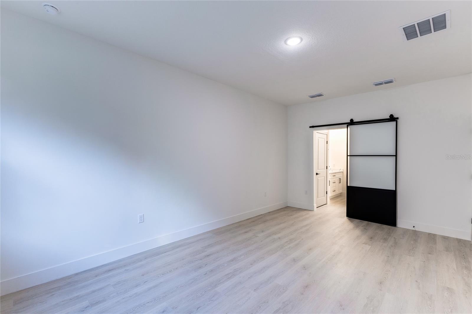 Image 26 of 52 For 127 Hibiscus Lane