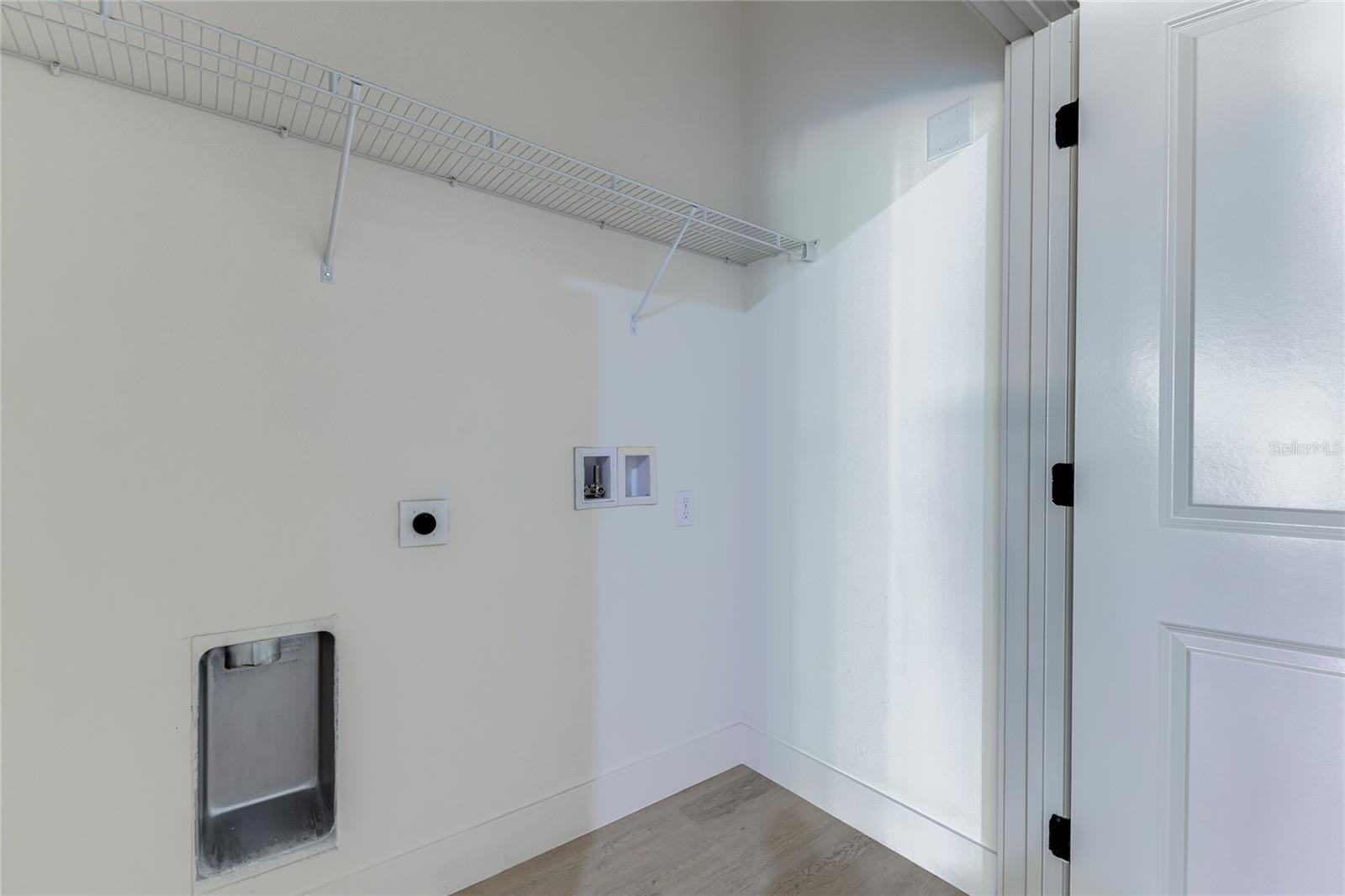 Image 34 of 52 For 127 Hibiscus Lane