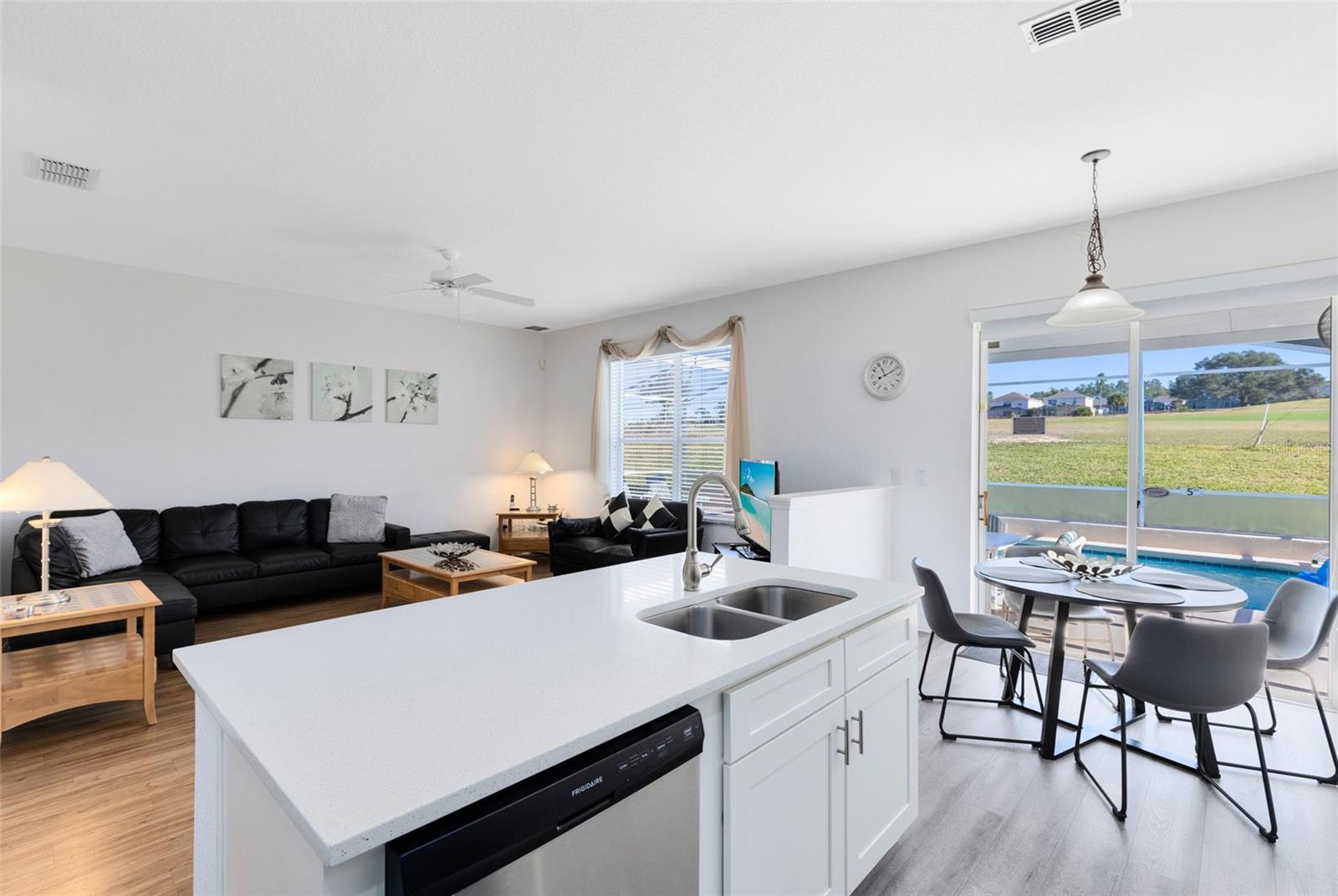 Image 13 of 40 For 142 Birkdale Street