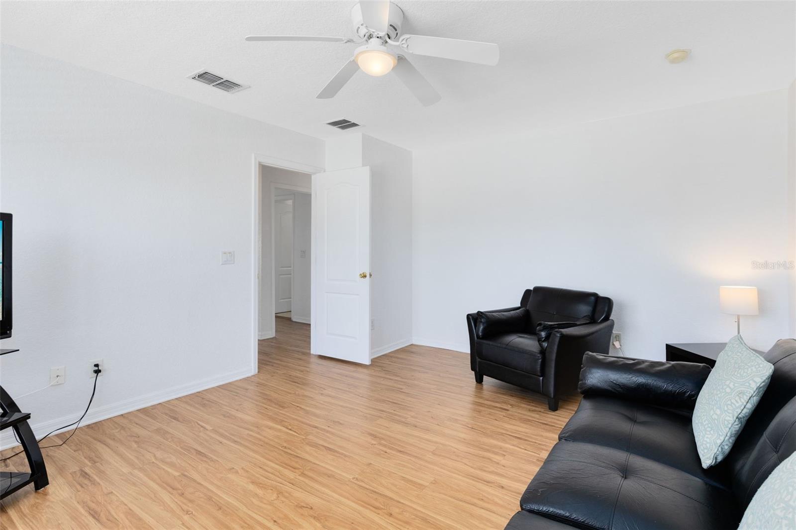 Image 26 of 40 For 142 Birkdale Street